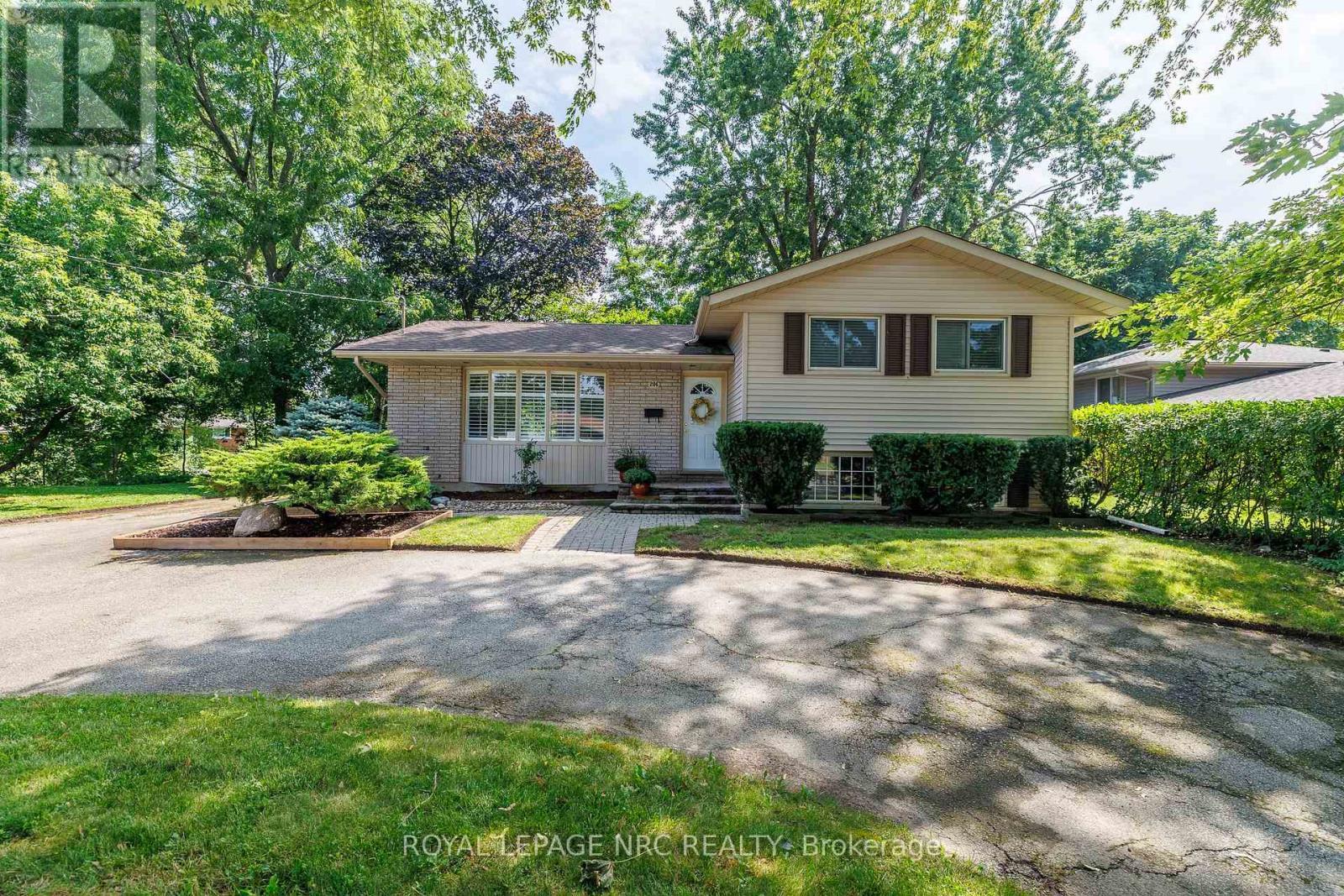 












206 PARNELL ROAD

,
St. Catharines (Vine/Linwell),




Ontario
L2M1V6

