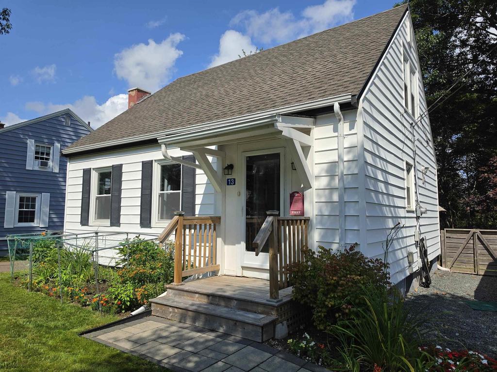 












13 Churchill Street

,
Truro,




NS
B2N 1M6

