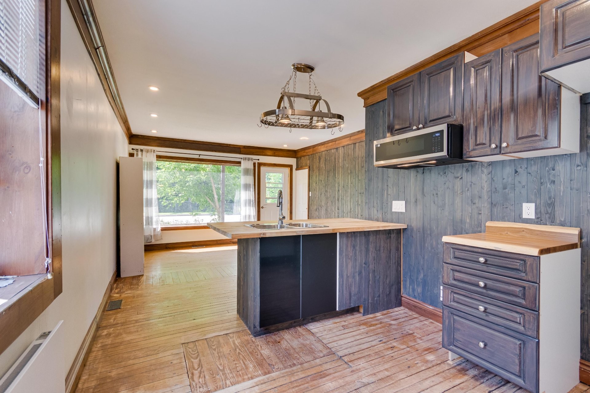 









441

 - 443


Rue Notre-Dame

,
Montebello,




QC
J0V1L0

