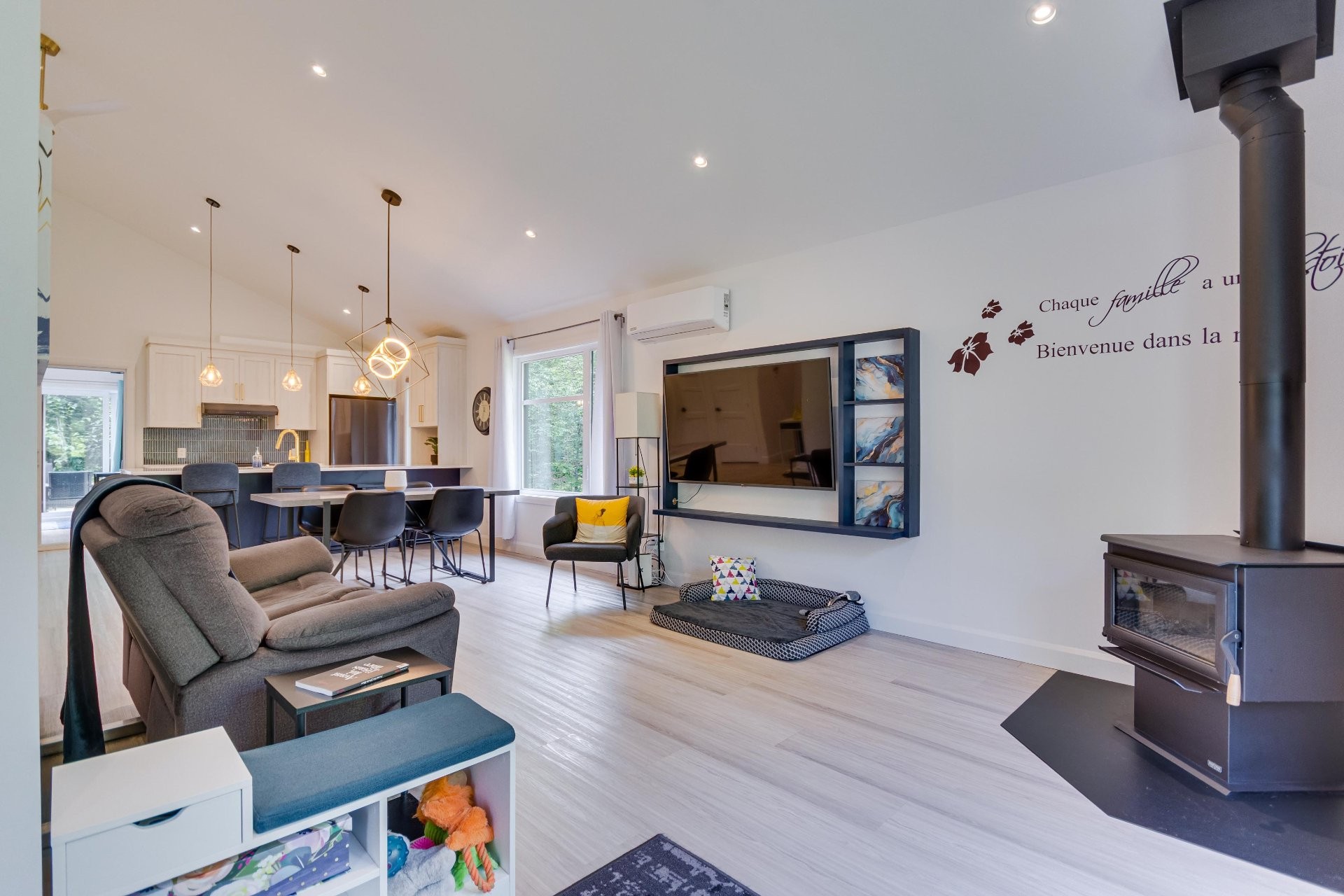 









99


Ch. du Huard

,
Val-des-Bois,




QC
J0X3C0

