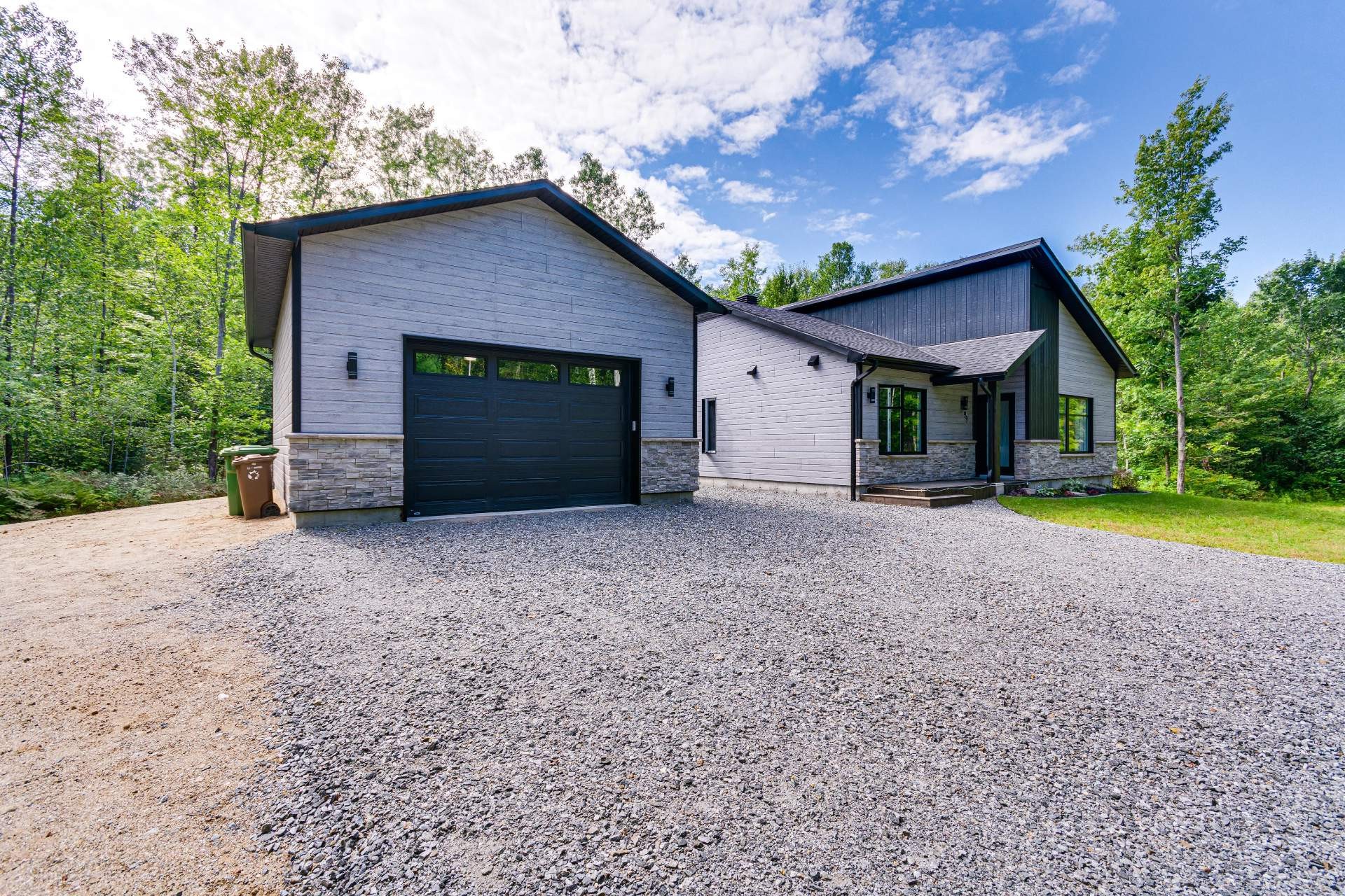 









99


Ch. du Huard

,
Val-des-Bois,




QC
J0X3C0

