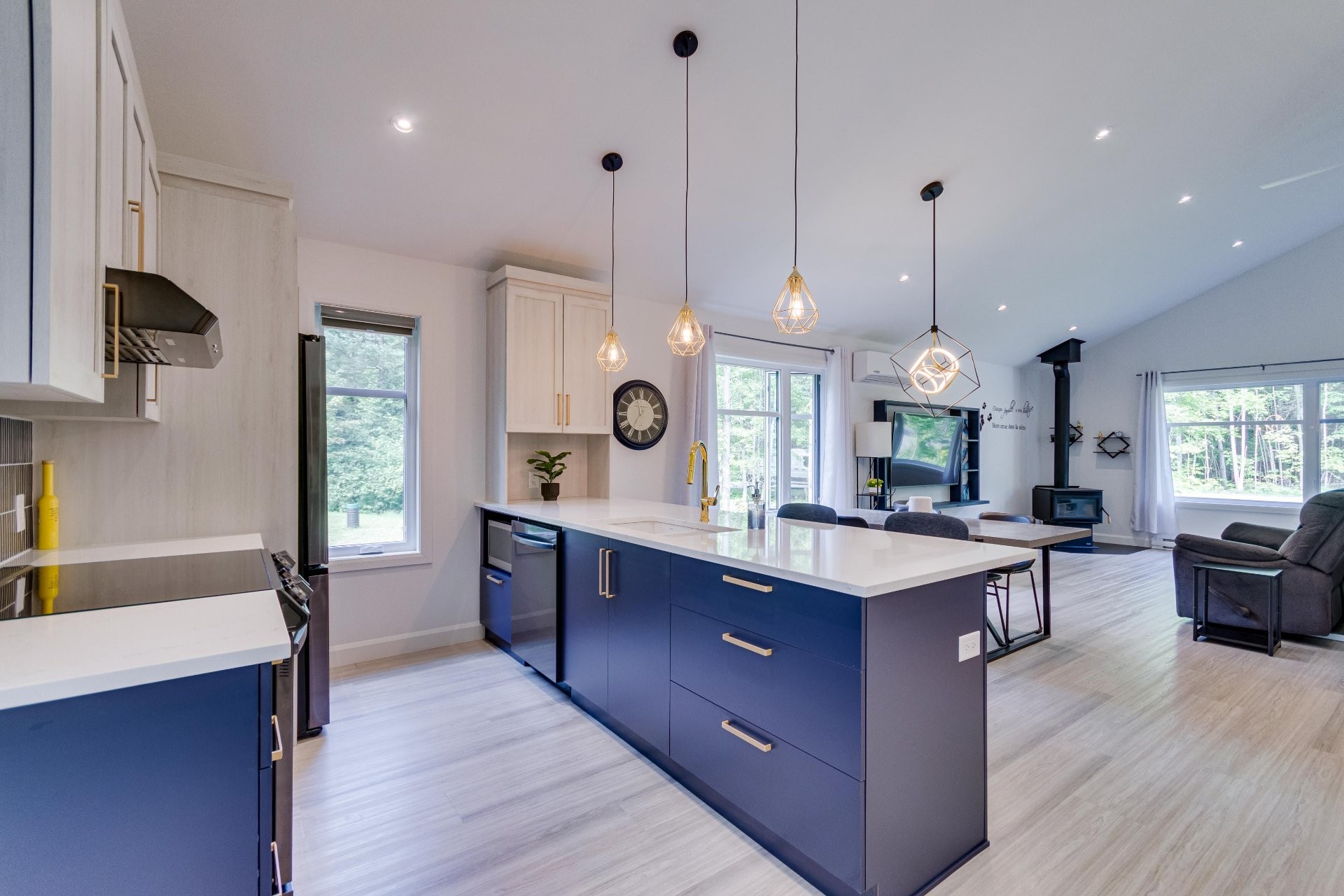 









99


Ch. du Huard

,
Val-des-Bois,




QC
J0X3C0

