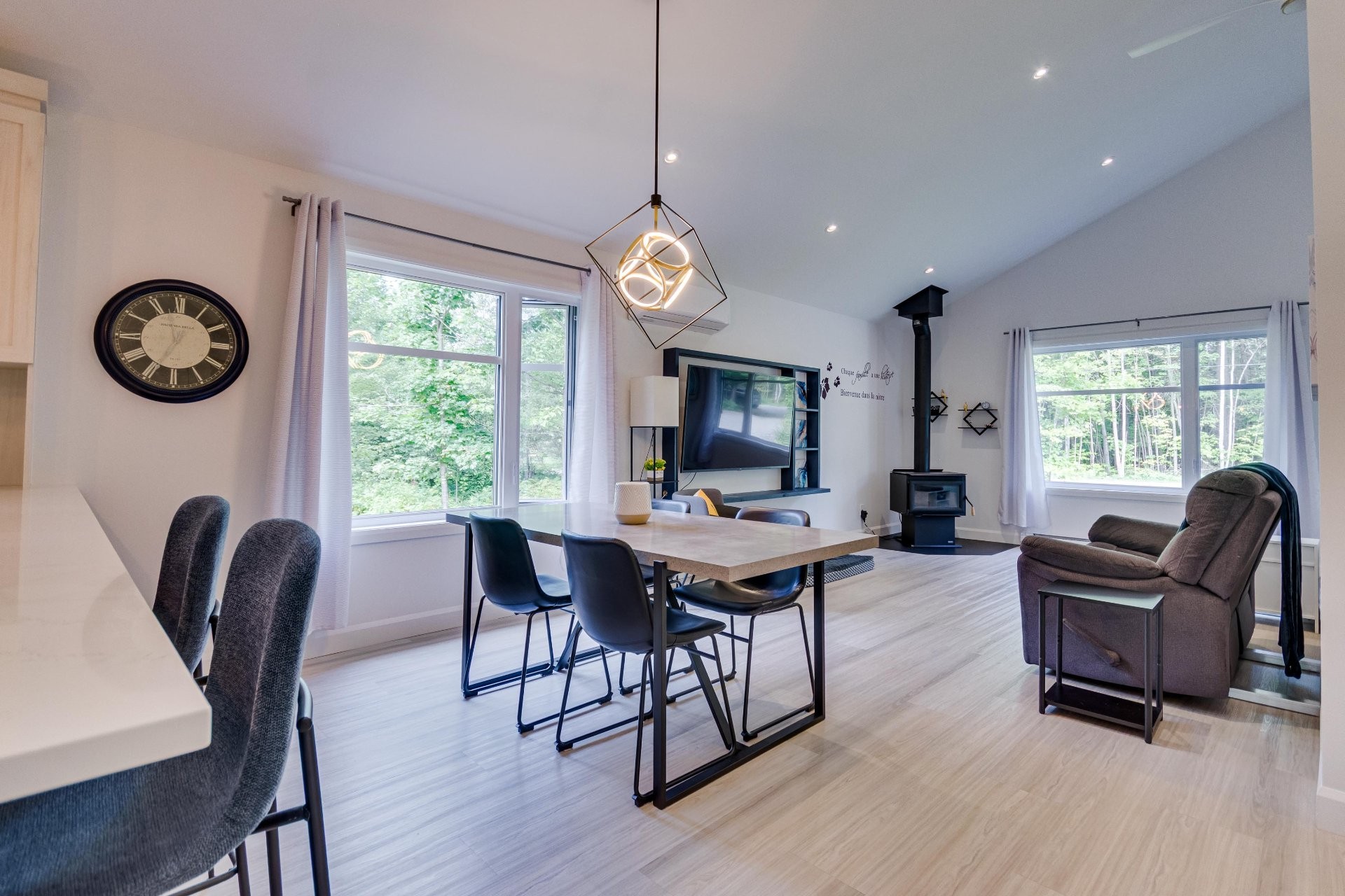 









99


Ch. du Huard

,
Val-des-Bois,




QC
J0X3C0

