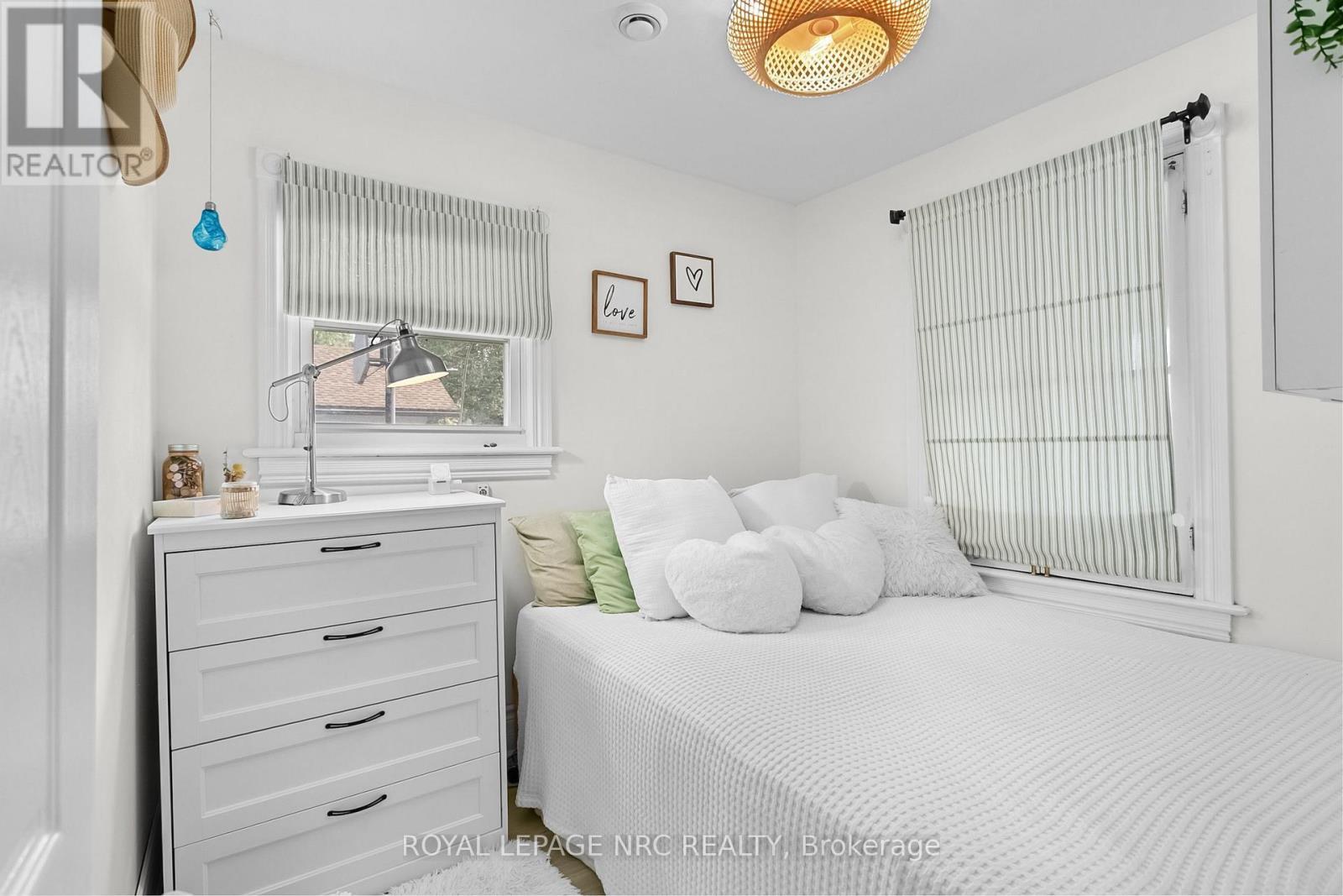 












373 OAKWOOD AVENUE

,
Fort Erie (Crystal Beach),




Ontario
L0S1B0

