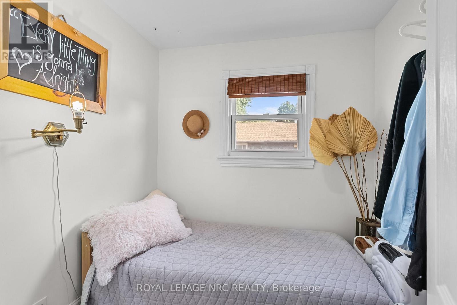 












373 OAKWOOD AVENUE

,
Fort Erie (Crystal Beach),




Ontario
L0S1B0

