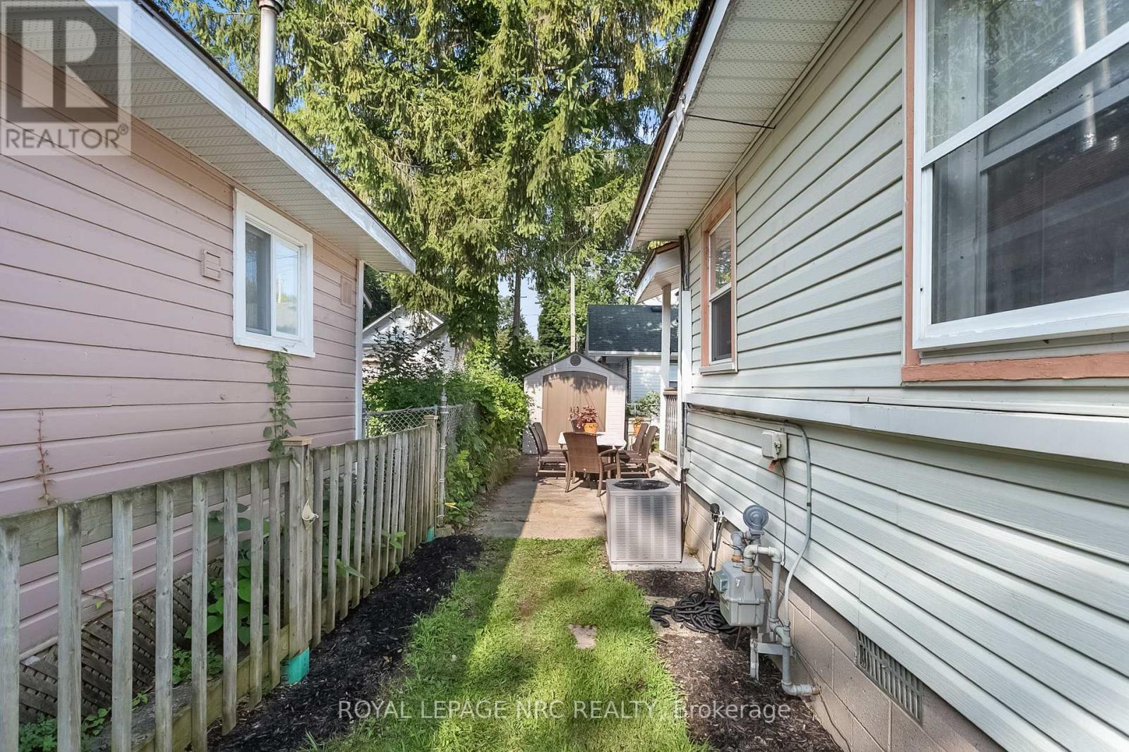 












373 OAKWOOD AVENUE

,
Fort Erie (Crystal Beach),




Ontario
L0S1B0

