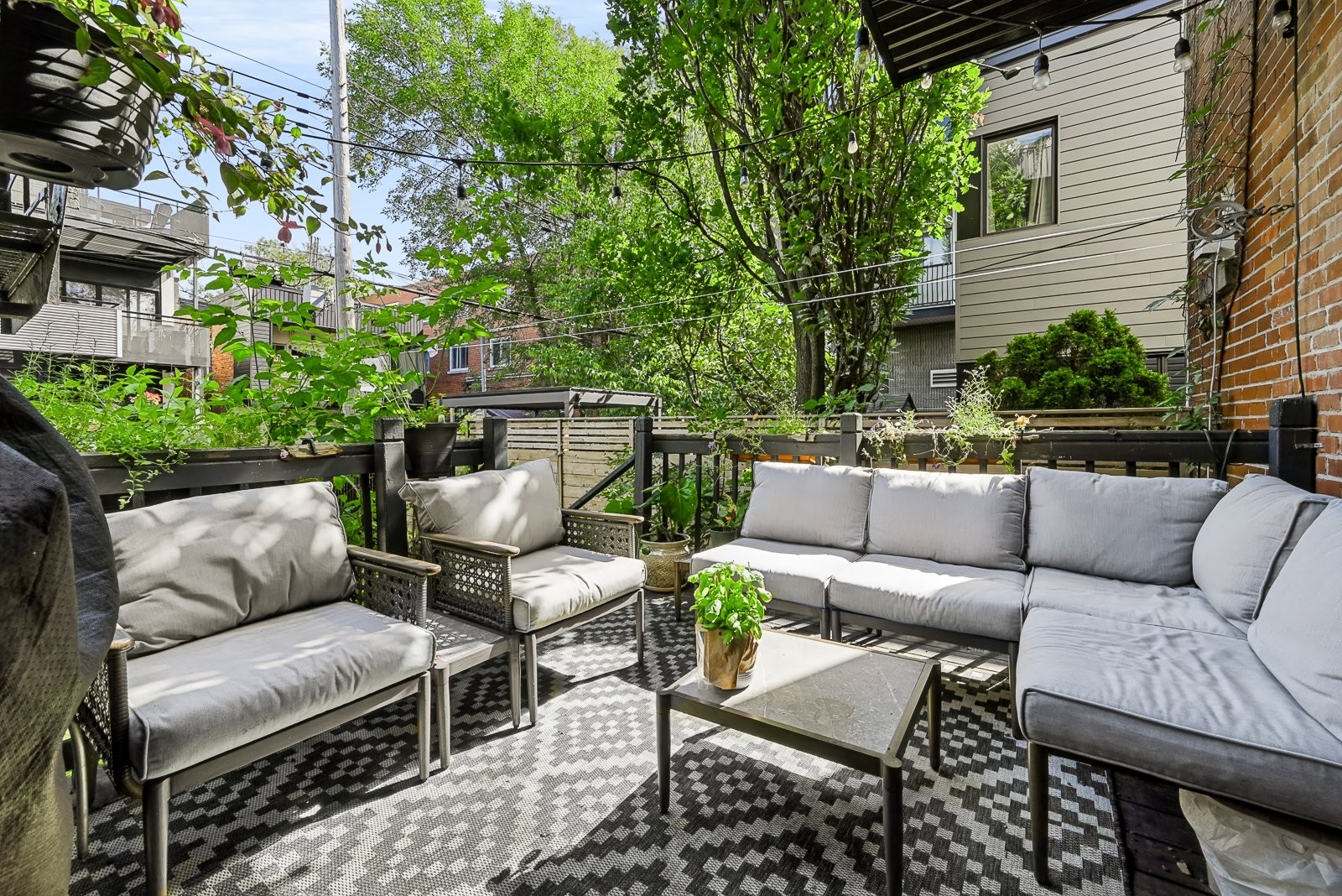 









6535


Rue Chabot

,
Montréal (Rosemont/La Petite-Patrie),




QC
H2G2T4

