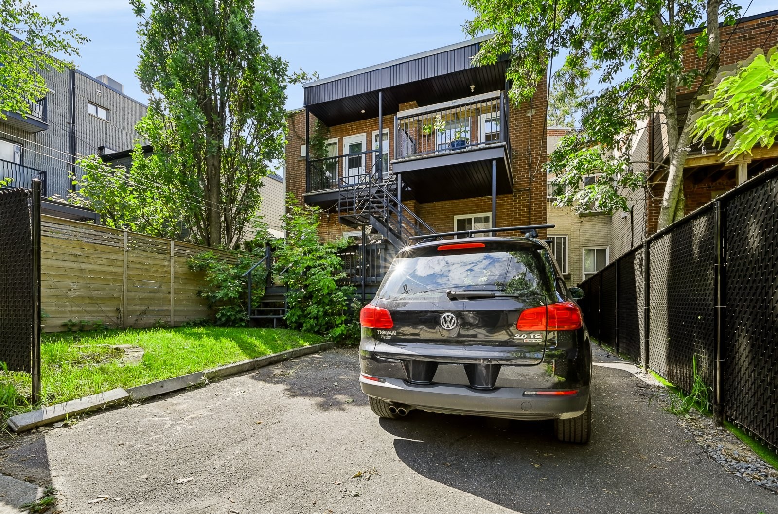 









6535


Rue Chabot

,
Montréal (Rosemont/La Petite-Patrie),




QC
H2G2T4

