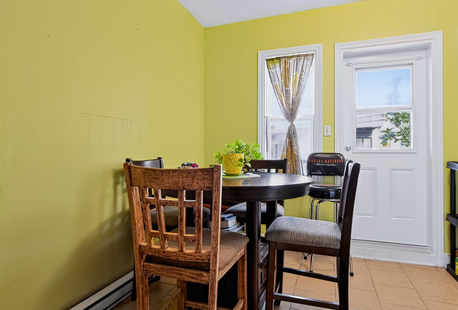 









6535


Rue Chabot

,
Montréal (Rosemont/La Petite-Patrie),




QC
H2G2T4

