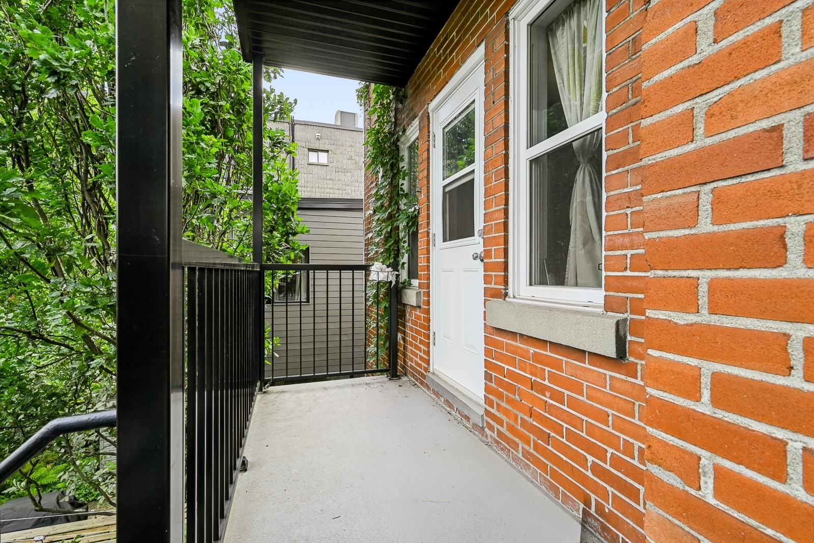 









6535


Rue Chabot

,
Montréal (Rosemont/La Petite-Patrie),




QC
H2G2T4

