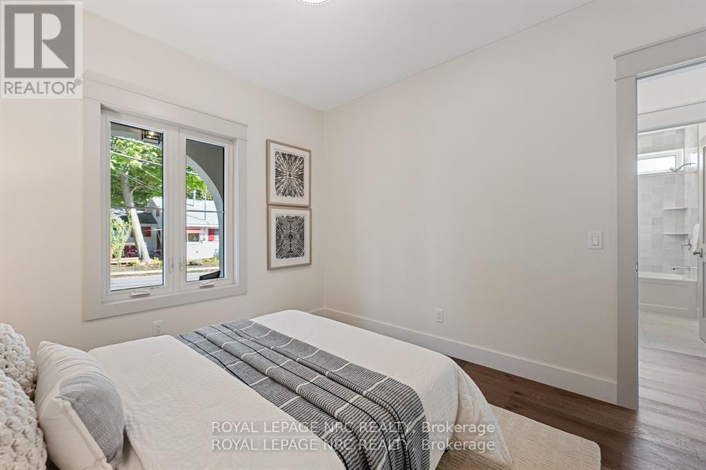 












281 ELMWOOD AVENUE

,
Fort Erie (Crystal Beach),




Ontario
L0S1B0

