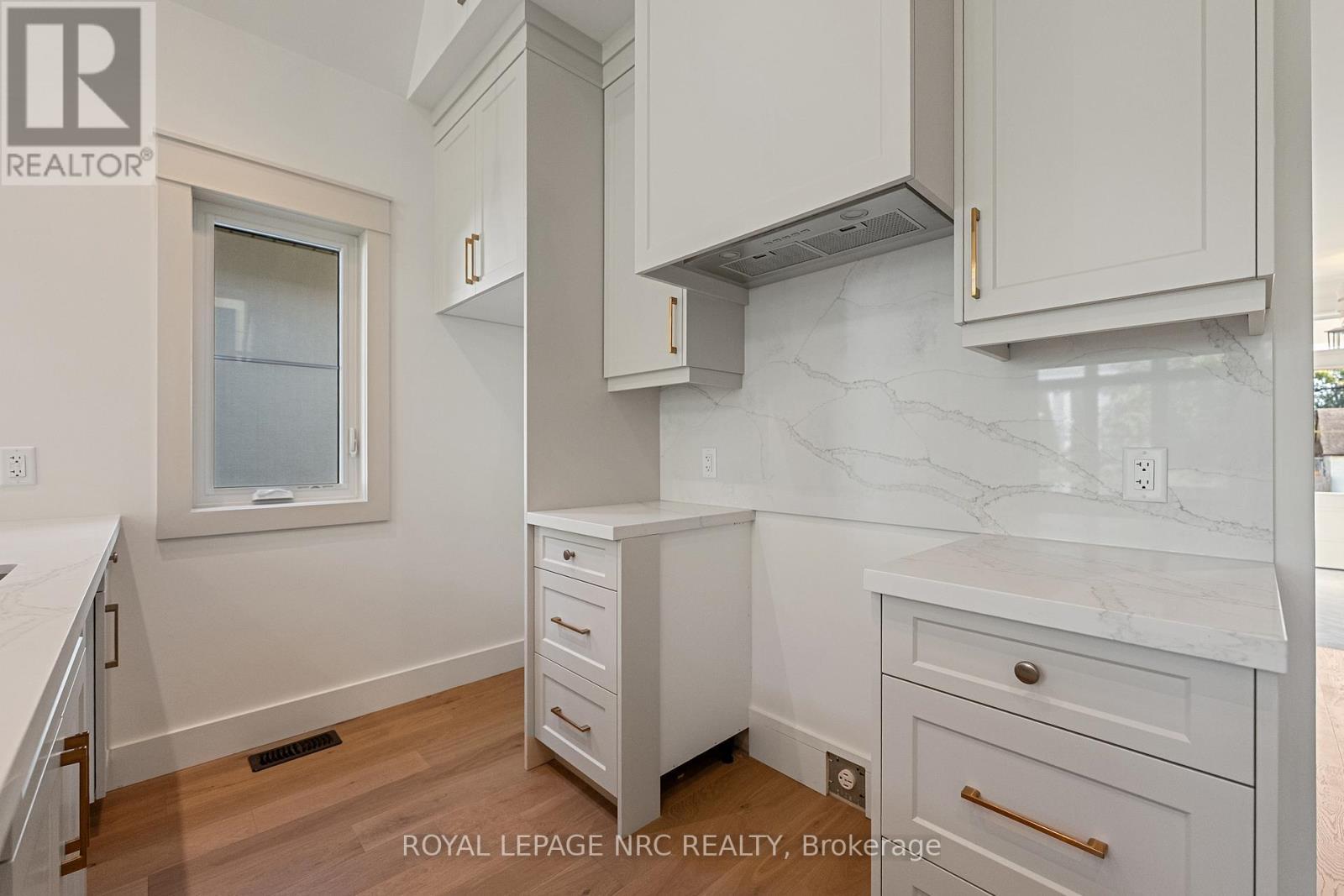 












4058 GLENSPRING ROAD

,
Fort Erie (Crystal Beach),




Ontario
L0S1B0

