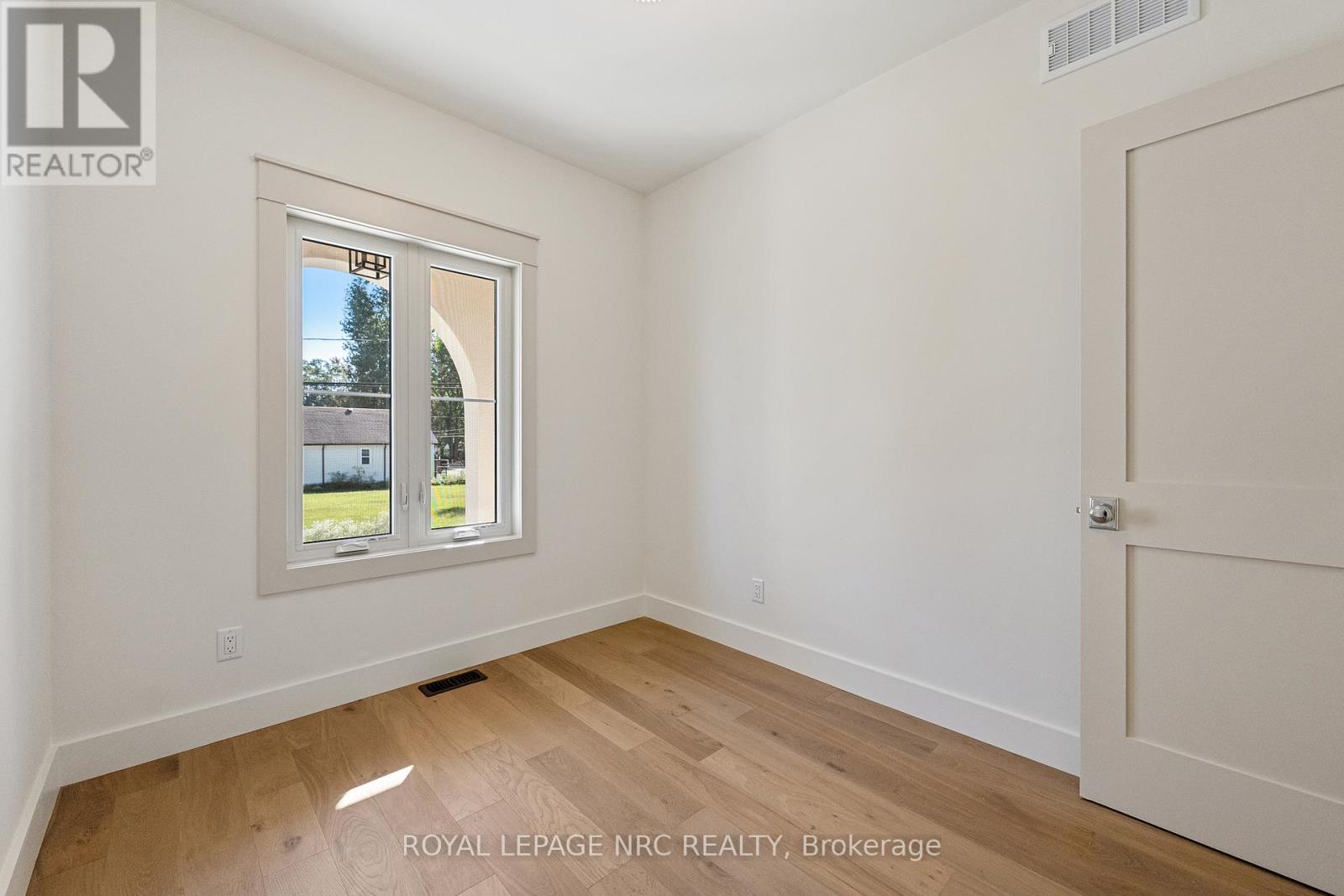 












4058 GLENSPRING ROAD

,
Fort Erie (Crystal Beach),




Ontario
L0S1B0

