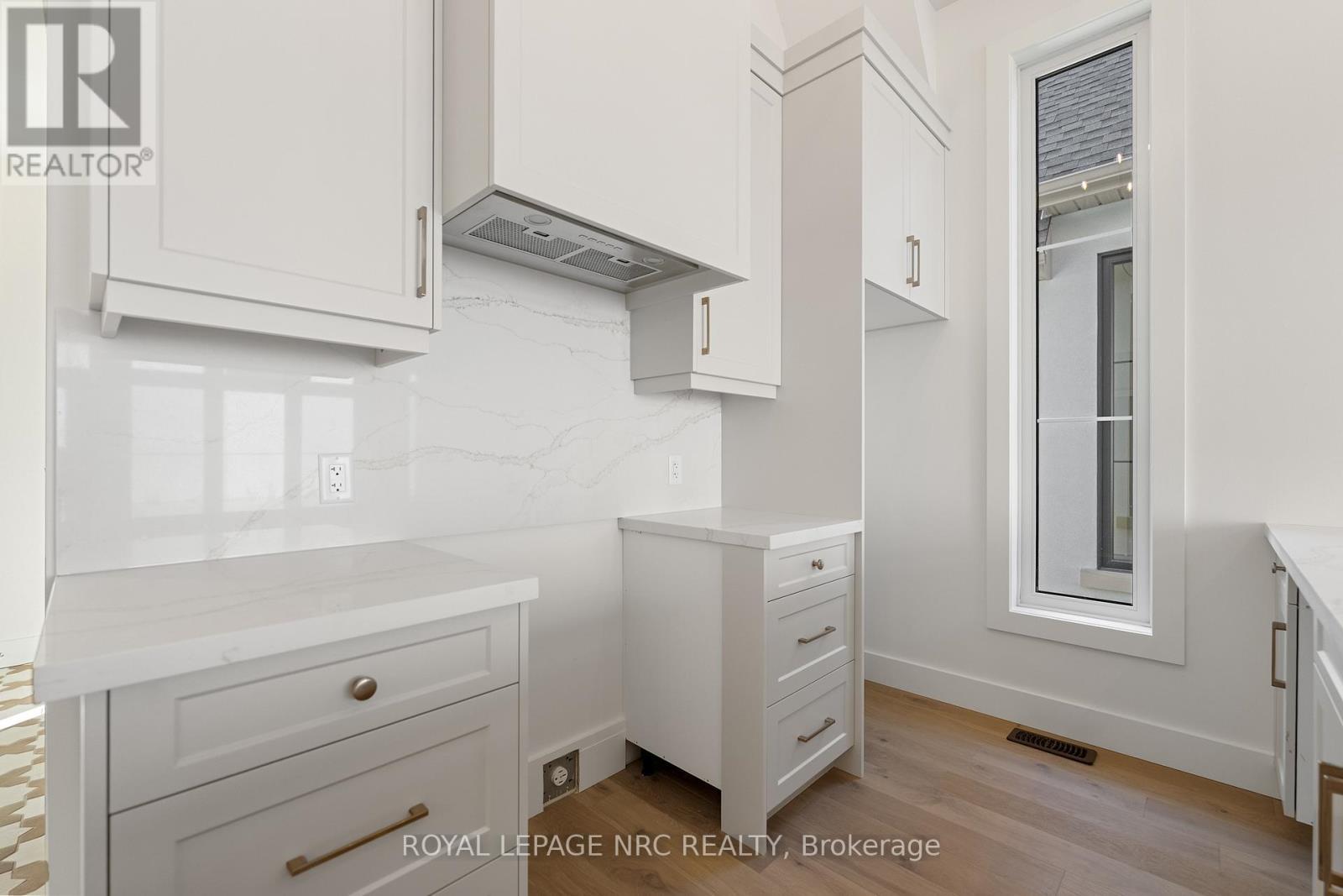 












4050 GLENSPRING ROAD

,
Fort Erie (Crystal Beach),




Ontario
L0S1B0

