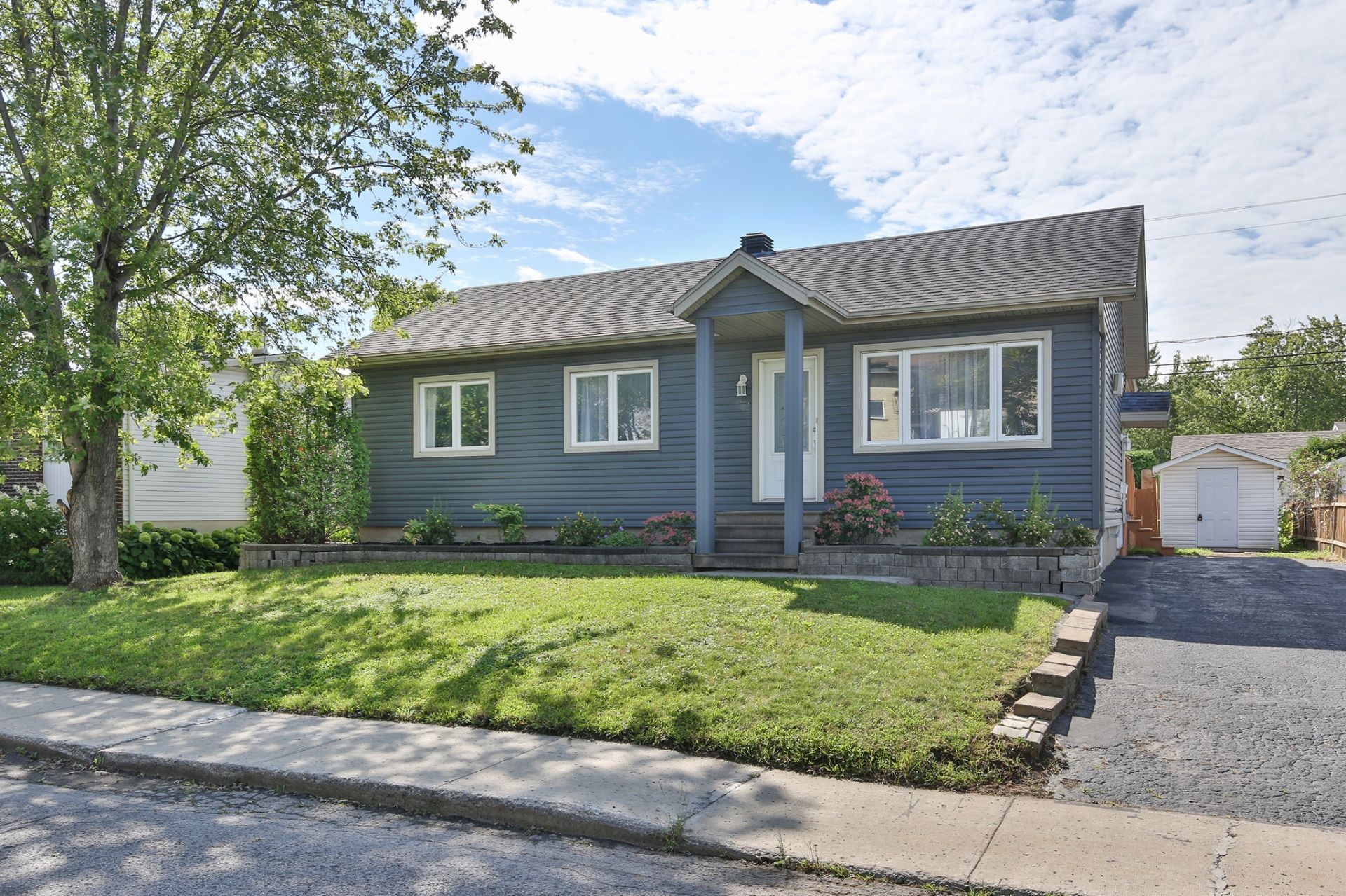 









790


Rue La Salle

,
Saint-Jean-sur-Richelieu,




QC
J3B2R6

