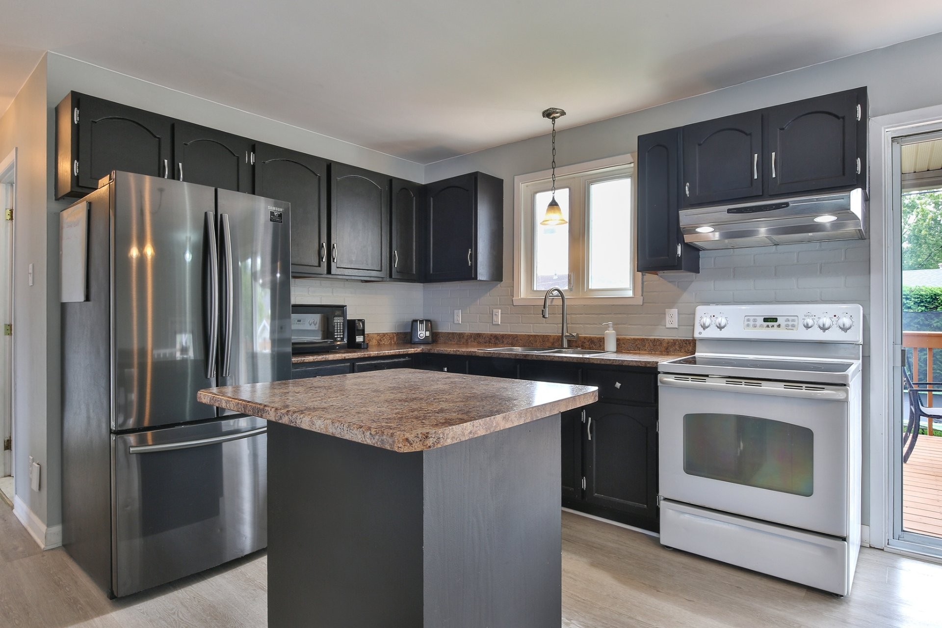









790


Rue La Salle

,
Saint-Jean-sur-Richelieu,




QC
J3B2R6

