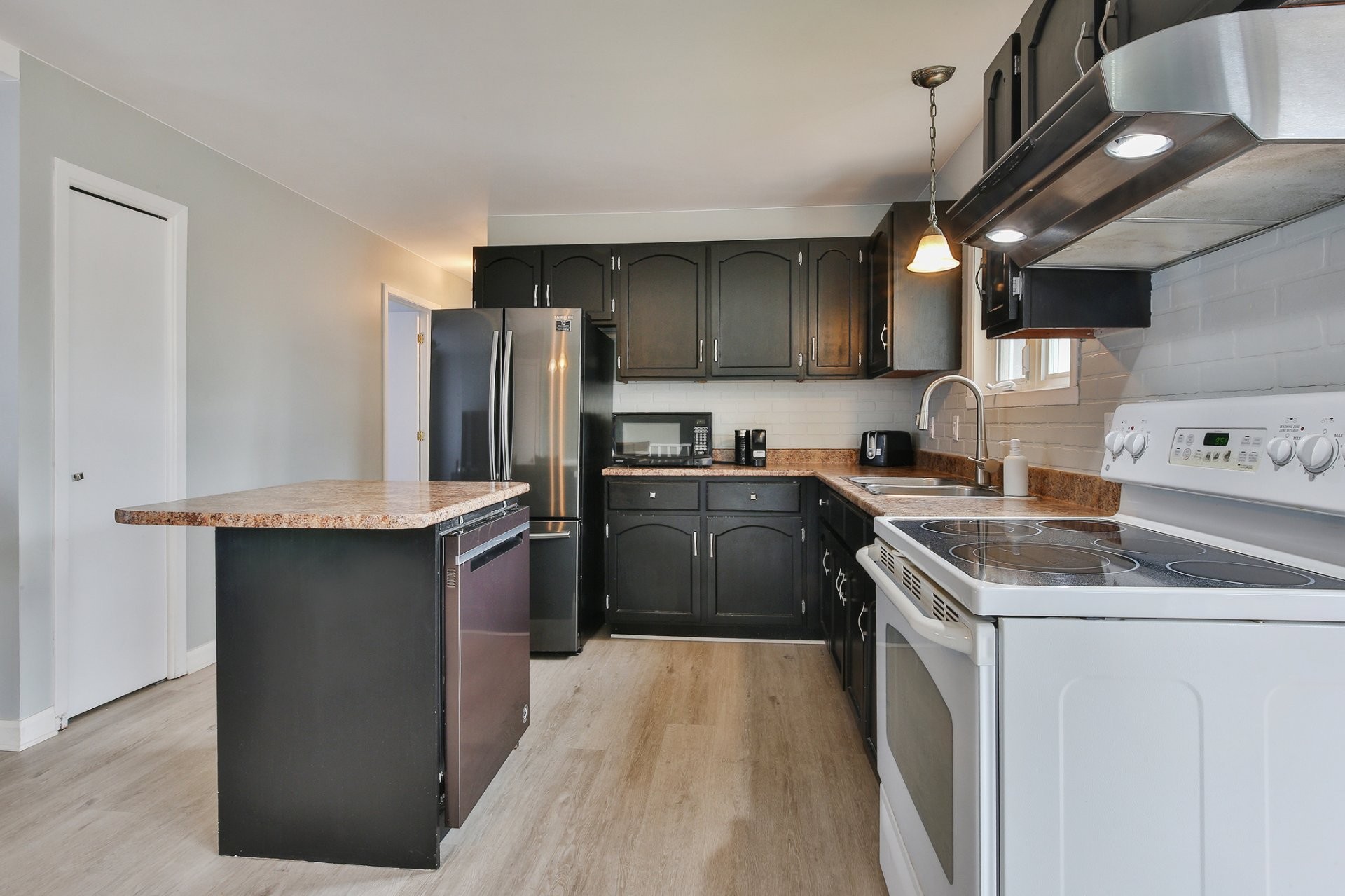 









790


Rue La Salle

,
Saint-Jean-sur-Richelieu,




QC
J3B2R6

