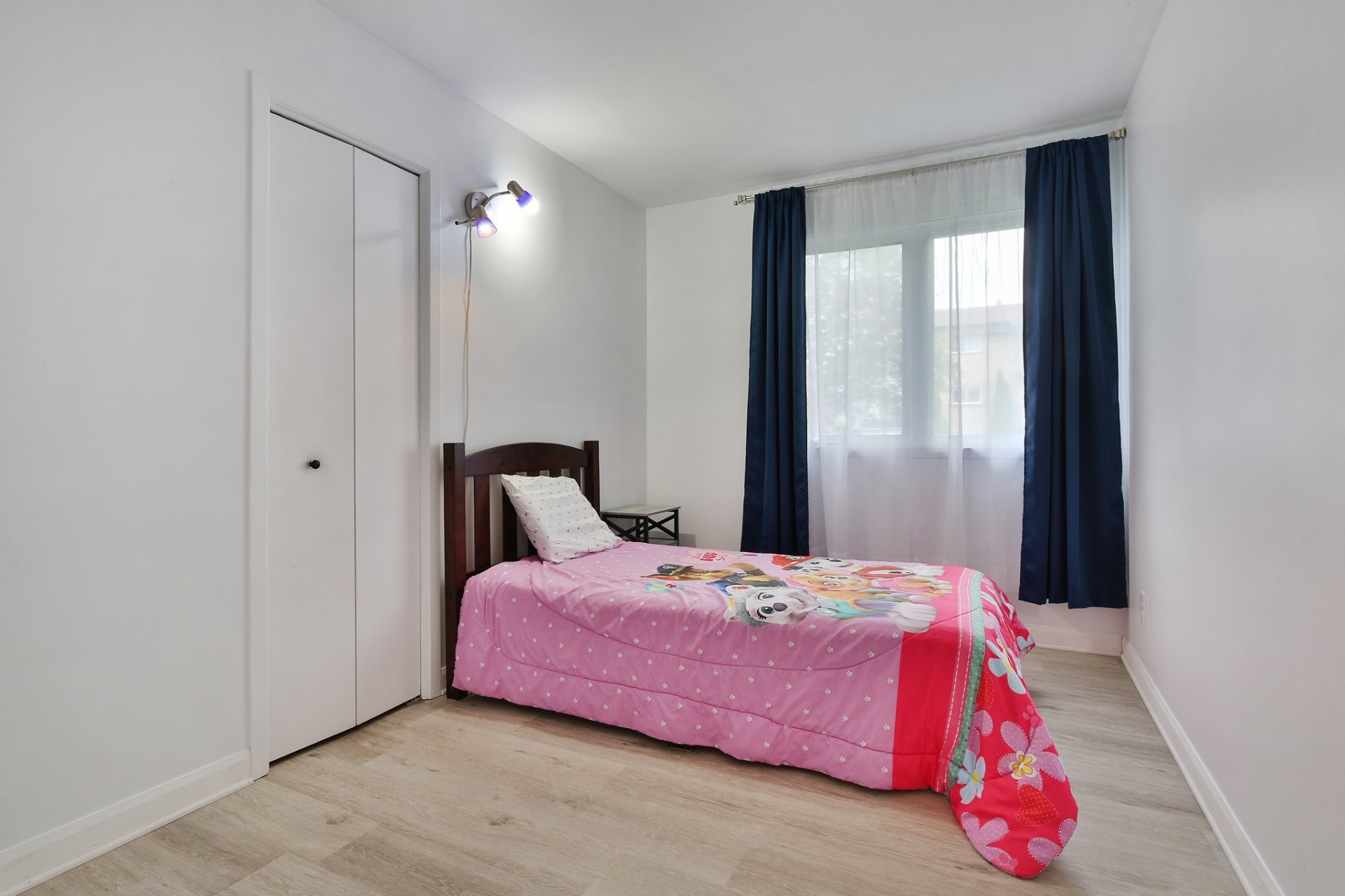









790


Rue La Salle

,
Saint-Jean-sur-Richelieu,




QC
J3B2R6

