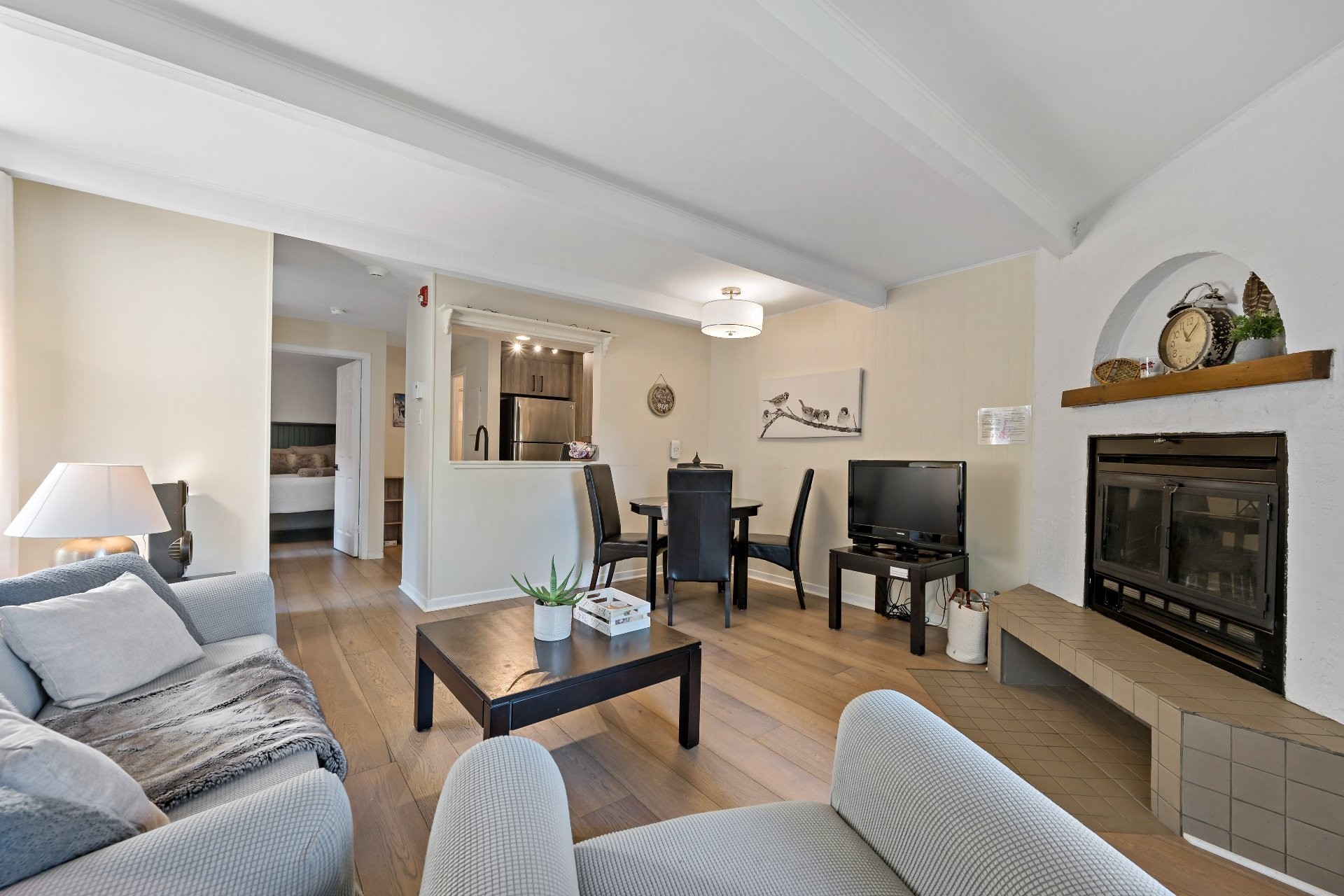 









231


Ch. de Lac-Tremblant-Nord

, 420,
Mont-Tremblant,




QC
J8E1B4

