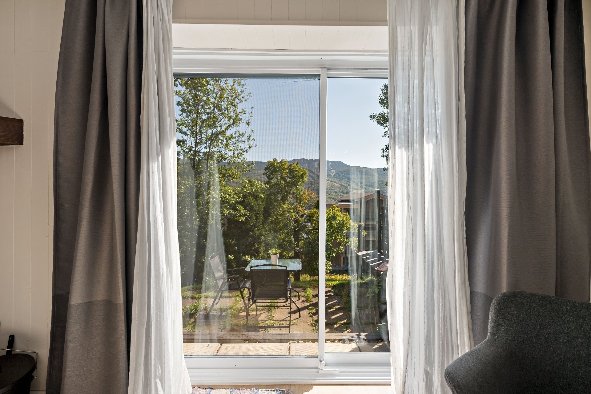 









231


Ch. de Lac-Tremblant-Nord

, 422,
Mont-Tremblant,




QC
J8E1B4

