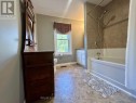 Large, Updated 4-Pc Bath