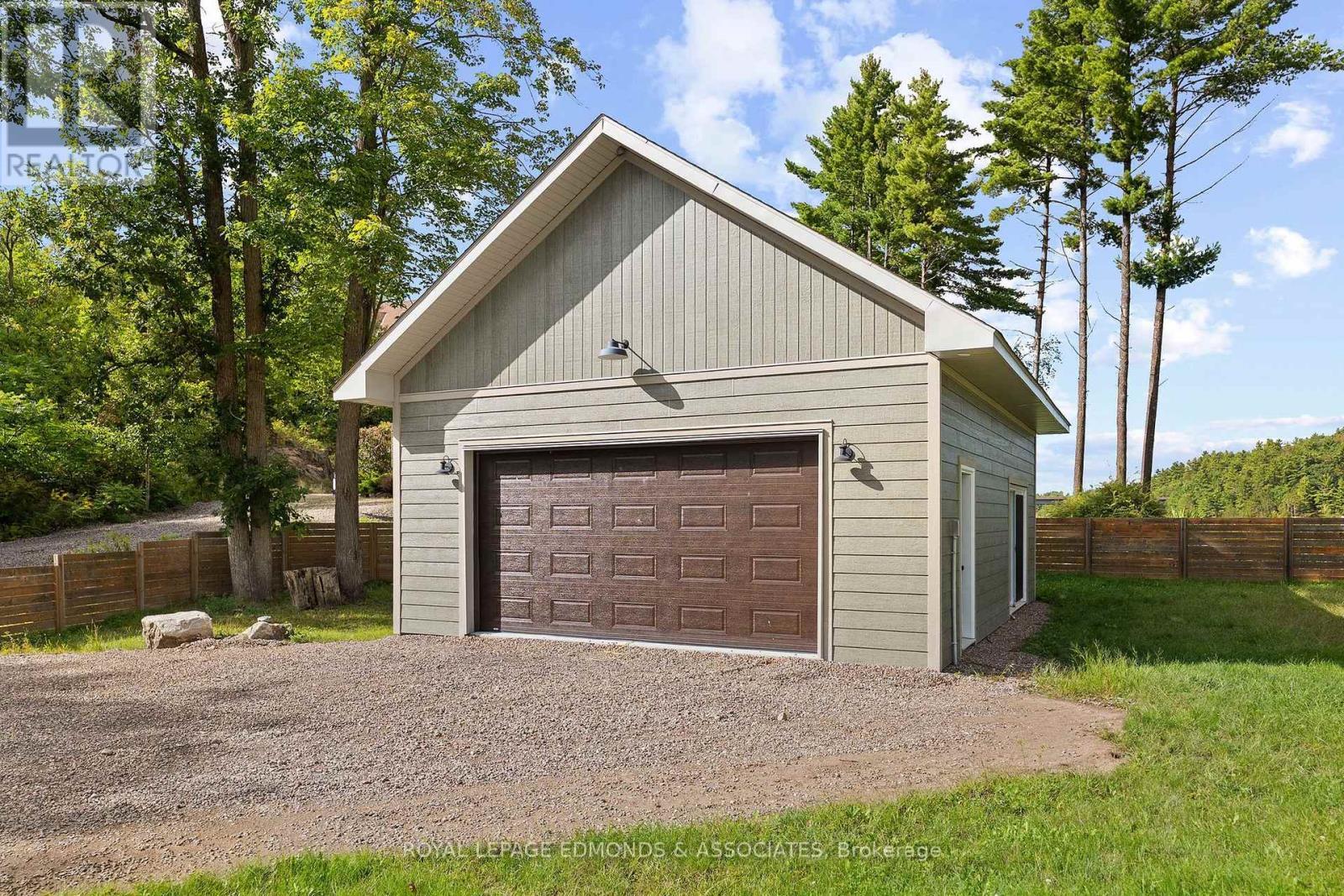 












103B CARRIAGE LANDING ROAD

,
Horton,




Ontario
K0J1Y0

