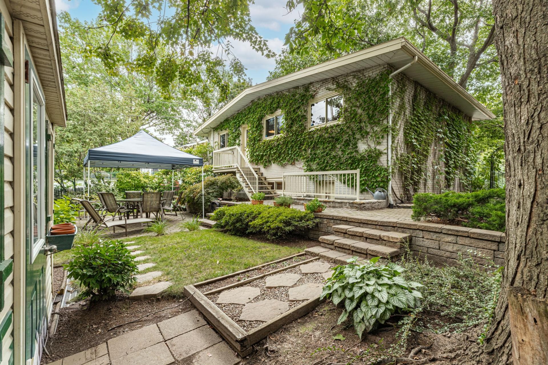 









741


Rue Le Caron

,
Longueuil (Le Vieux-Longueuil),




QC
J4J4S6

