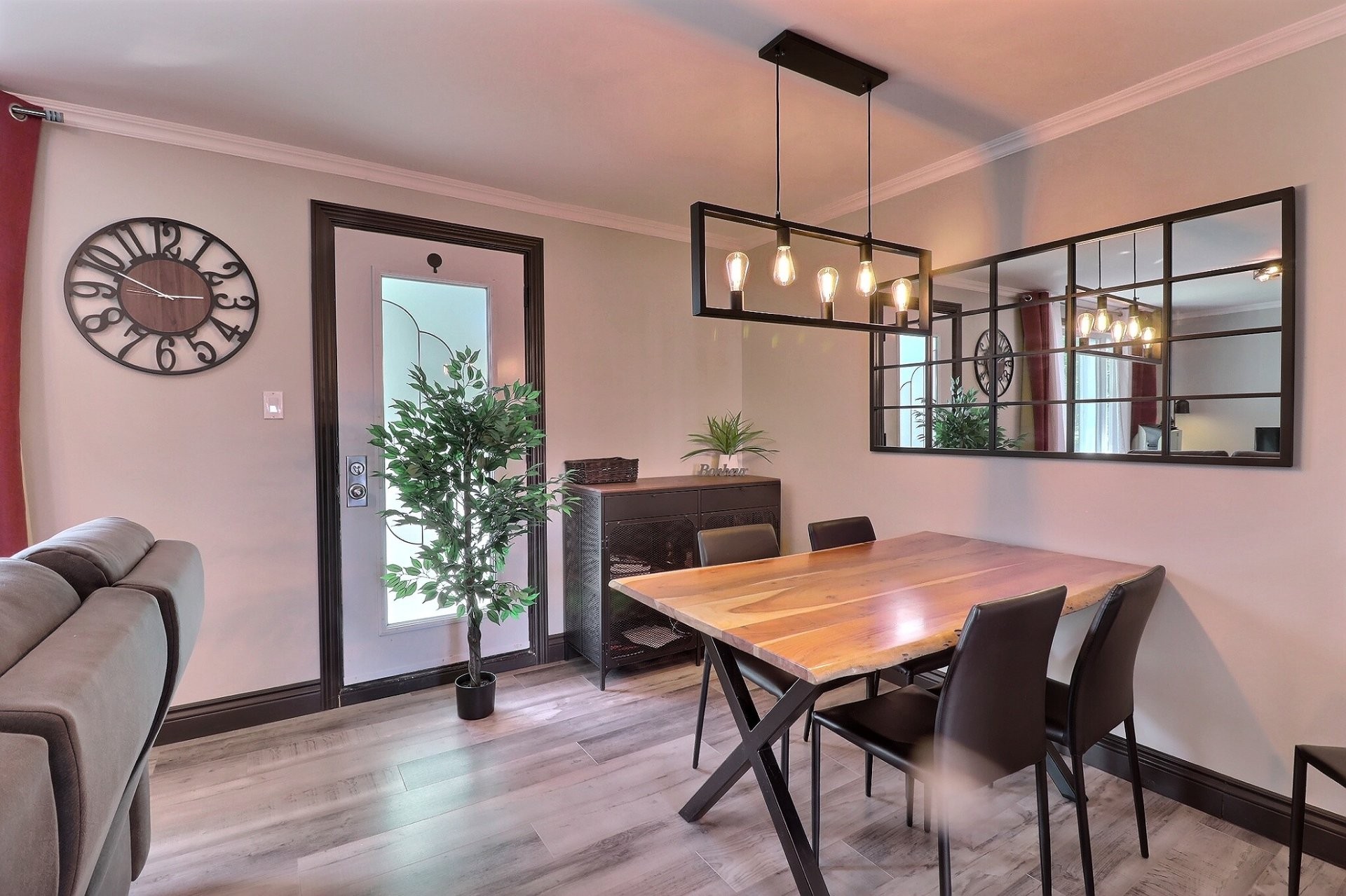









216


Rue Potvin S.

,
Hébertville,




QC
G8N1T3

