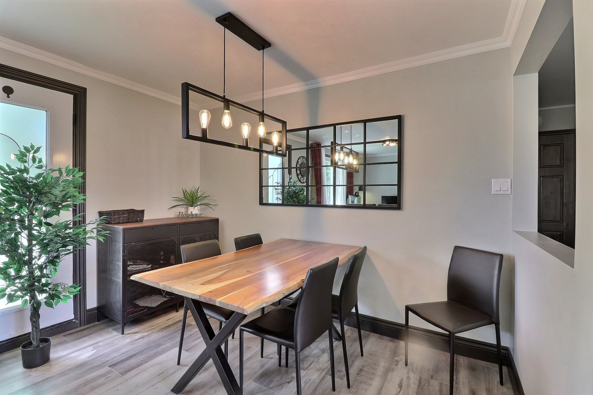 









216


Rue Potvin S.

,
Hébertville,




QC
G8N1T3

