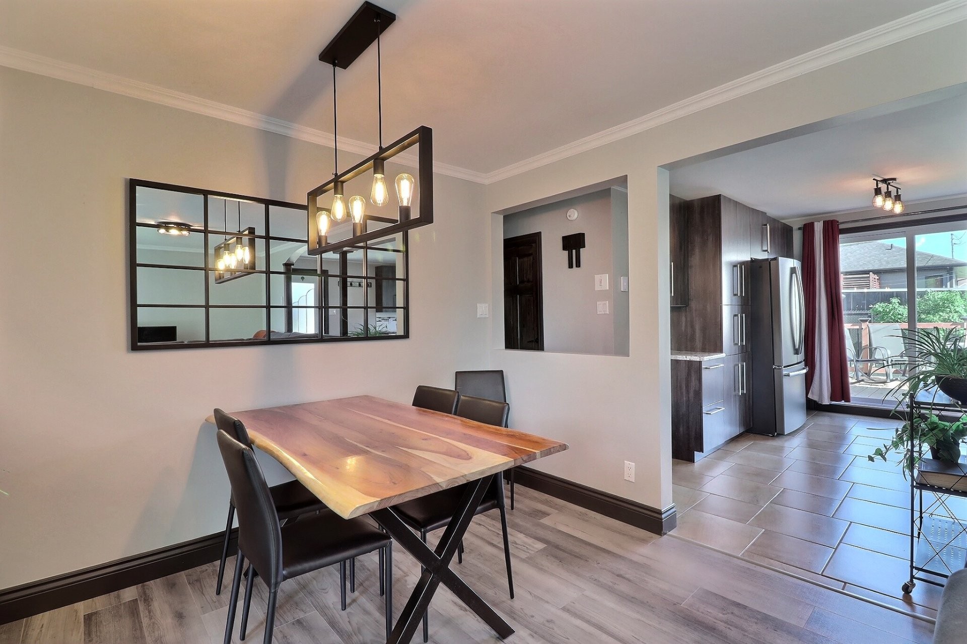 









216


Rue Potvin S.

,
Hébertville,




QC
G8N1T3

