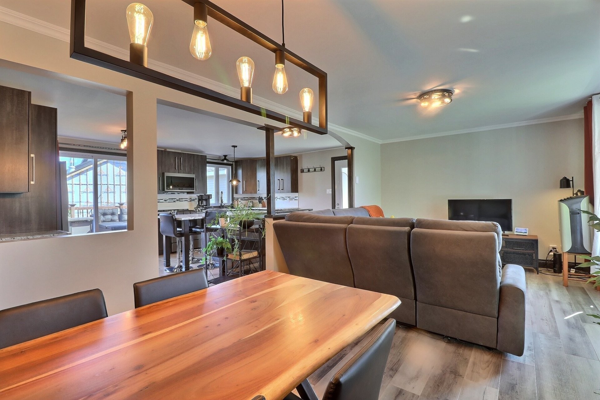









216


Rue Potvin S.

,
Hébertville,




QC
G8N1T3

