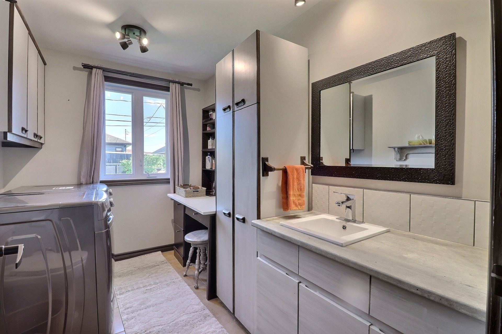 









216


Rue Potvin S.

,
Hébertville,




QC
G8N1T3

