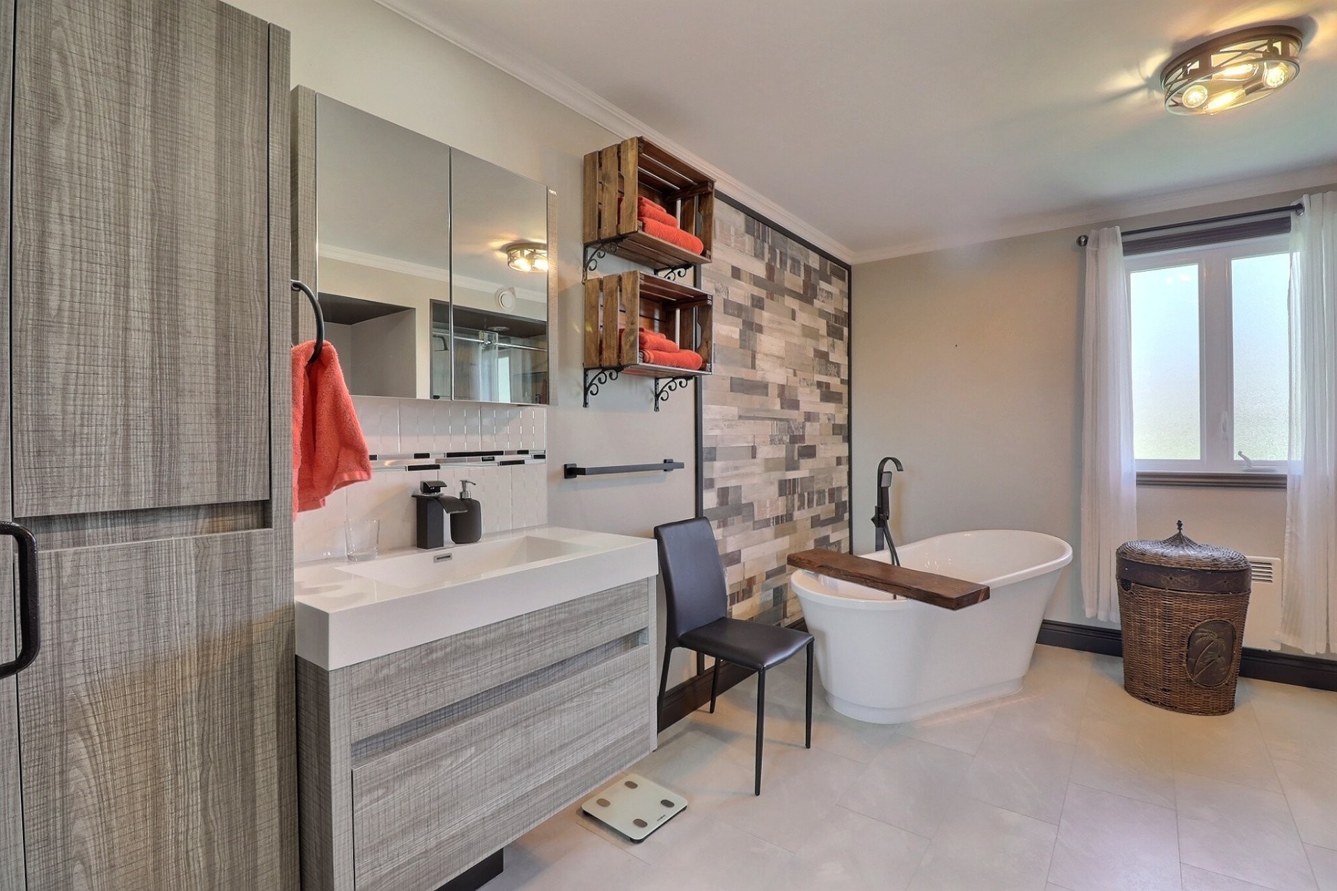 









216


Rue Potvin S.

,
Hébertville,




QC
G8N1T3

