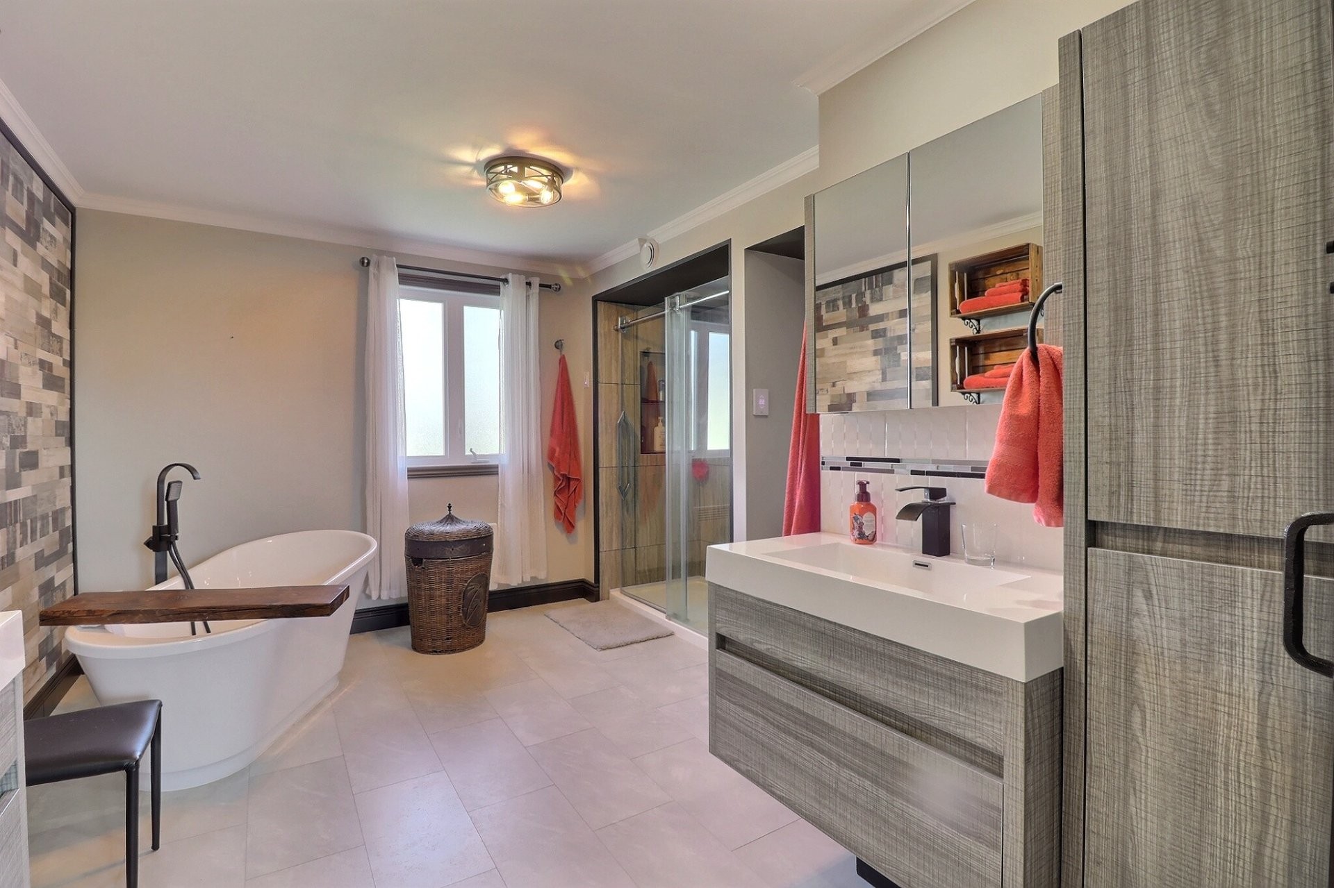 









216


Rue Potvin S.

,
Hébertville,




QC
G8N1T3

