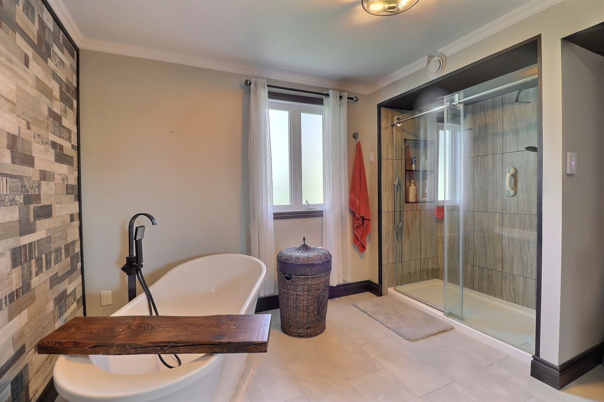 









216


Rue Potvin S.

,
Hébertville,




QC
G8N1T3

