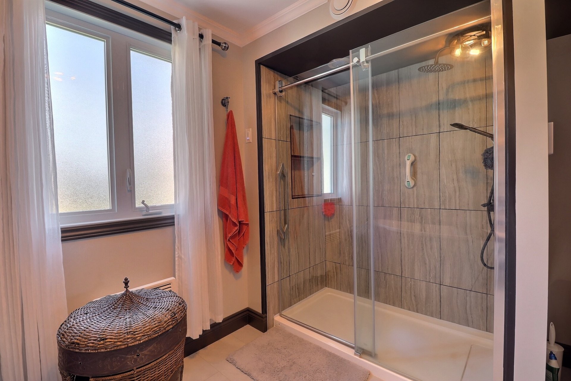 









216


Rue Potvin S.

,
Hébertville,




QC
G8N1T3

