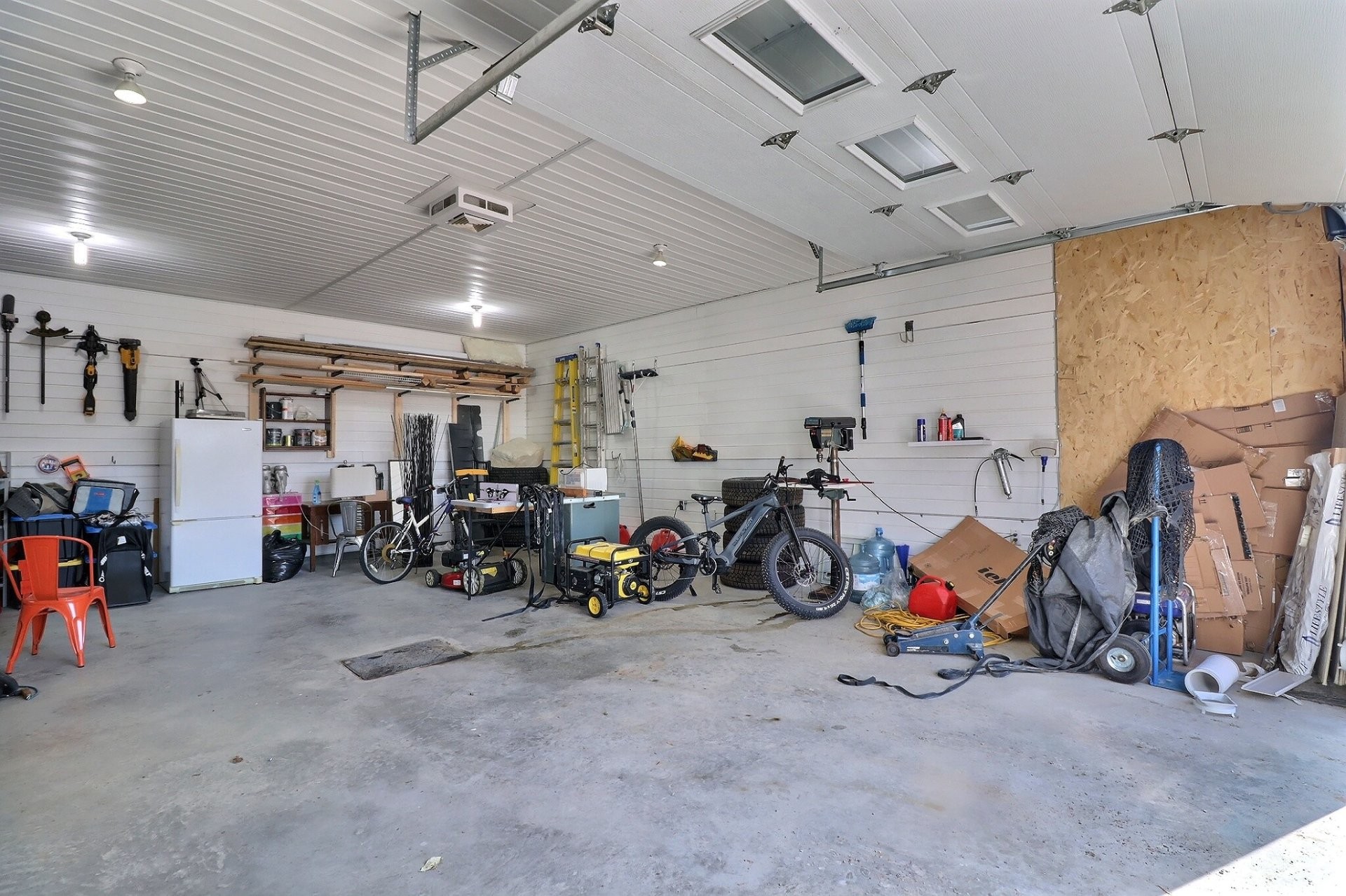 









216


Rue Potvin S.

,
Hébertville,




QC
G8N1T3

