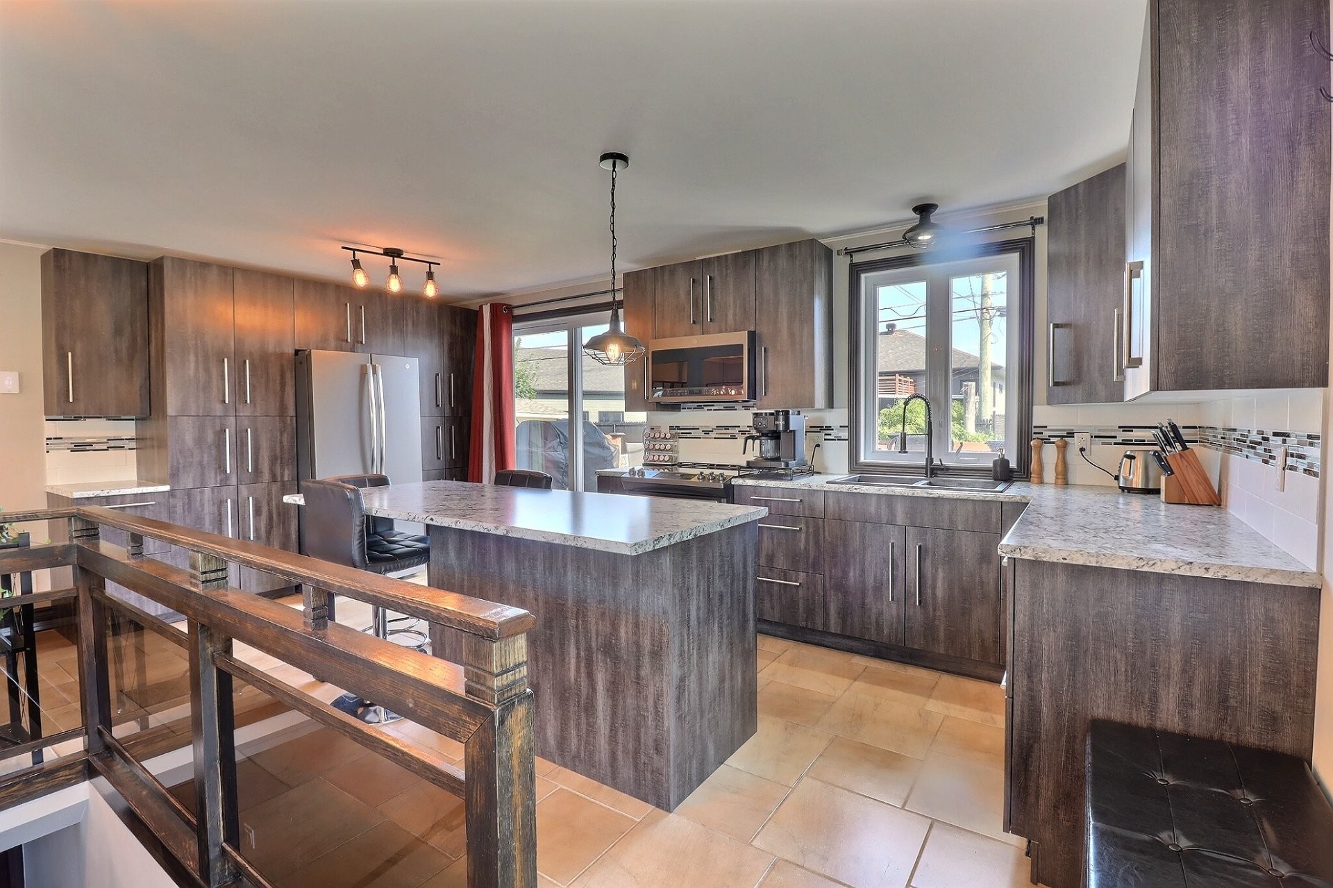 









216


Rue Potvin S.

,
Hébertville,




QC
G8N1T3

