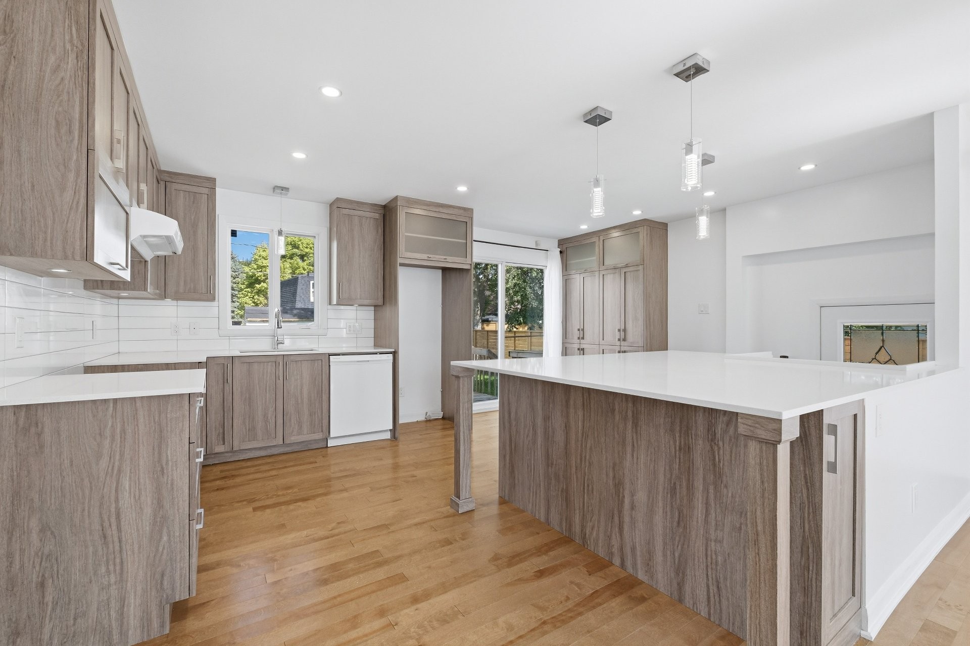 









353


Rue Christophe-Février

,
Boucherville,




QC
J4B5N8

