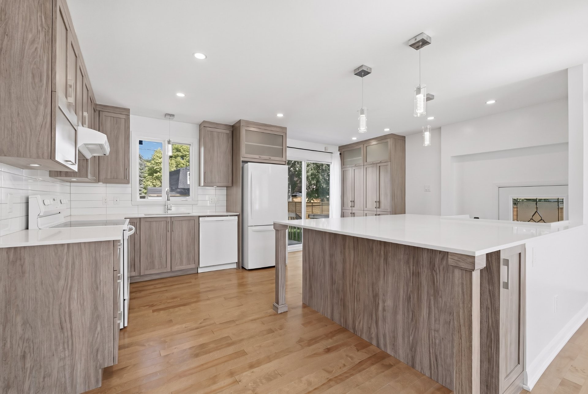 









353


Rue Christophe-Février

,
Boucherville,




QC
J4B5N8

