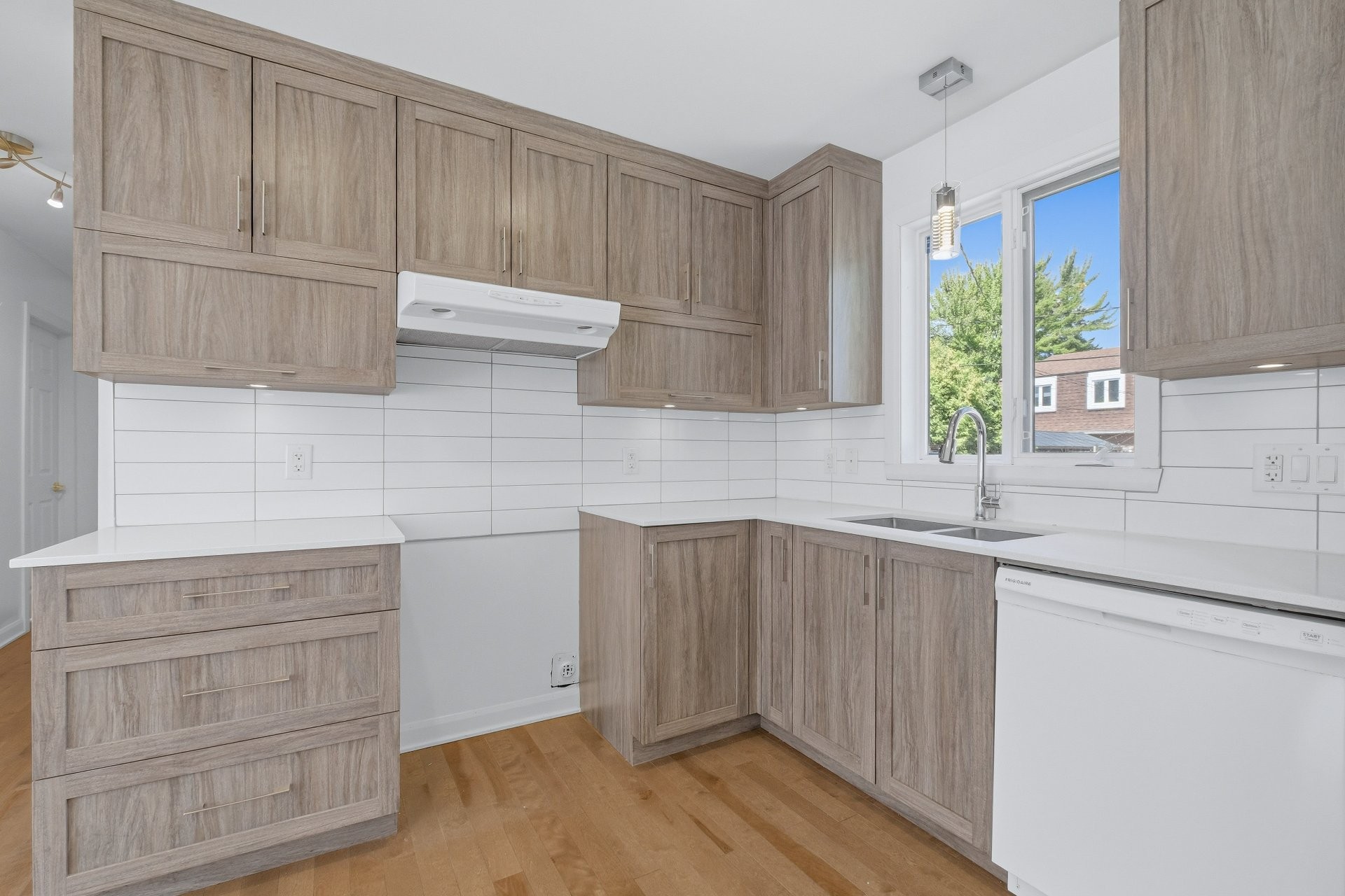 









353


Rue Christophe-Février

,
Boucherville,




QC
J4B5N8

