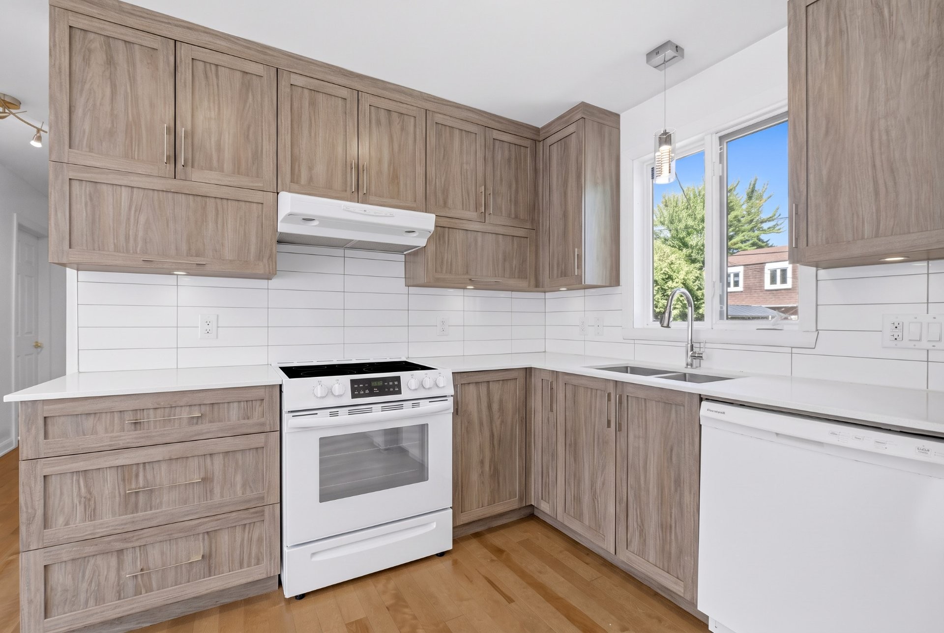 









353


Rue Christophe-Février

,
Boucherville,




QC
J4B5N8

