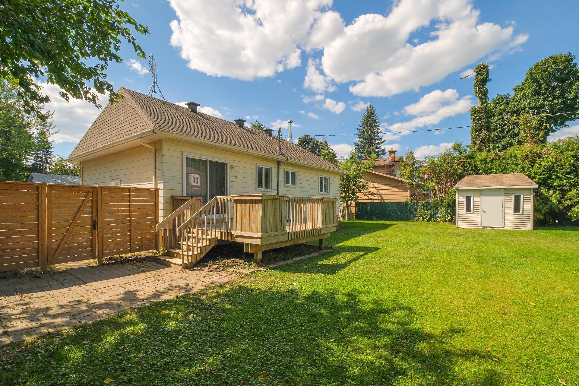 









353


Rue Christophe-Février

,
Boucherville,




QC
J4B5N8

