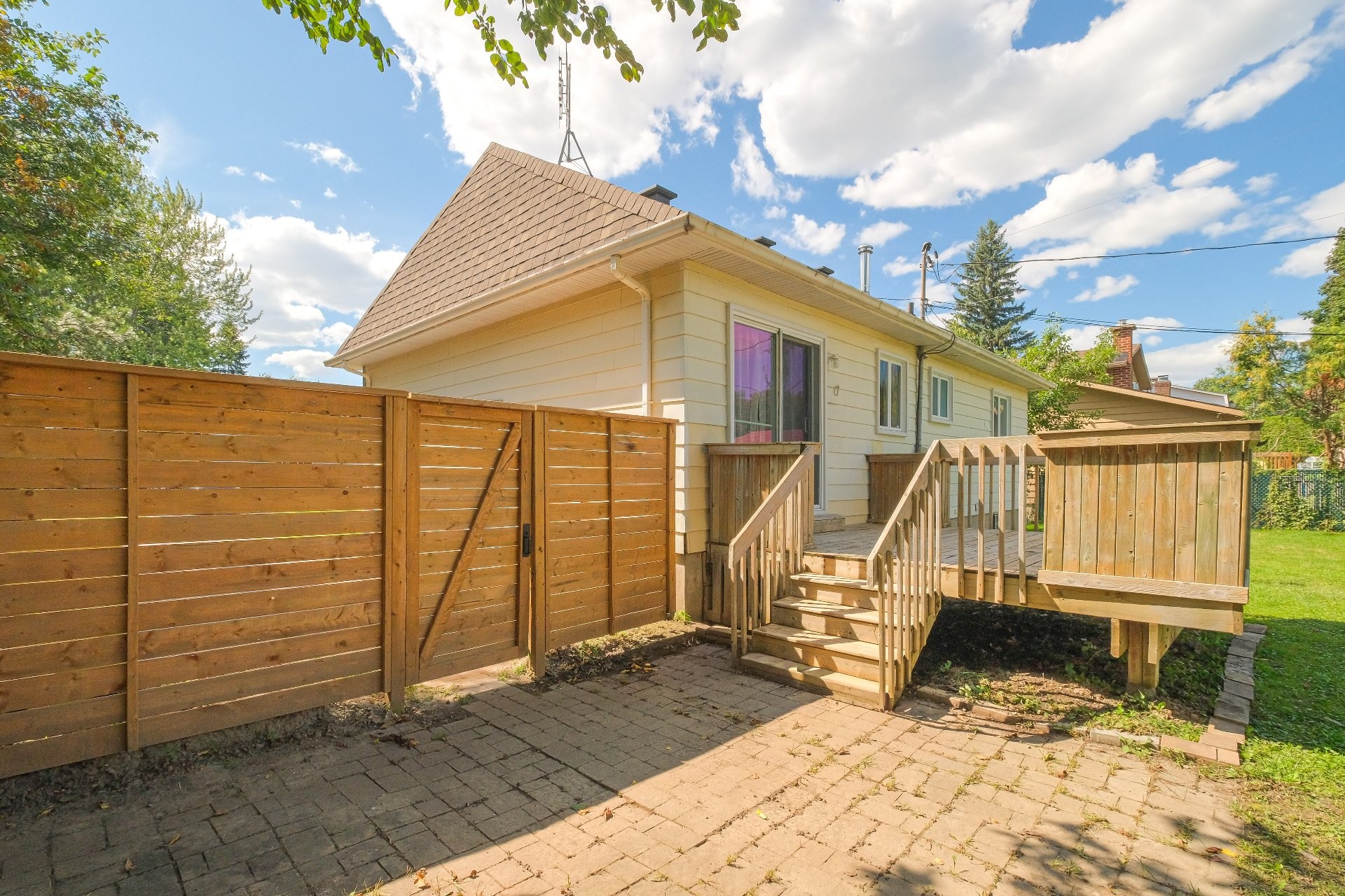









353


Rue Christophe-Février

,
Boucherville,




QC
J4B5N8

