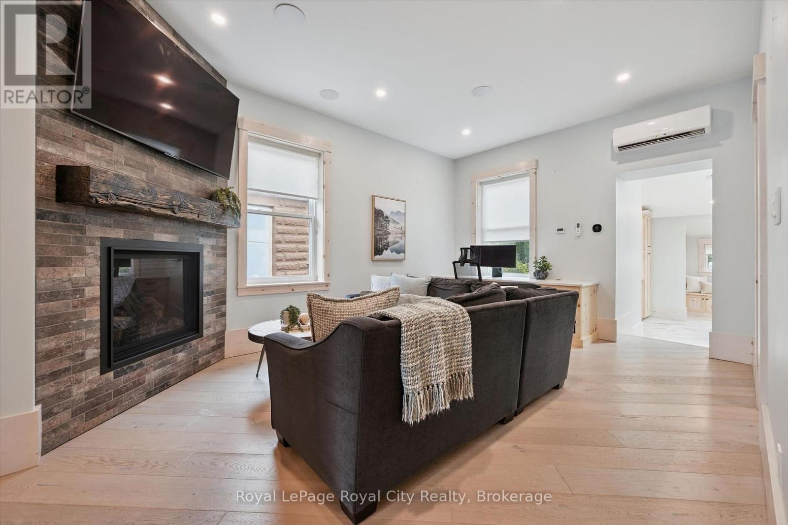












183 ELIZABETH STREET

,
Guelph (St. Patrick's Ward),




Ontario
N1E2X5

