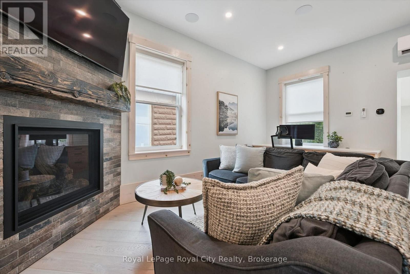 












183 ELIZABETH STREET

,
Guelph (St. Patrick's Ward),




Ontario
N1E2X5


