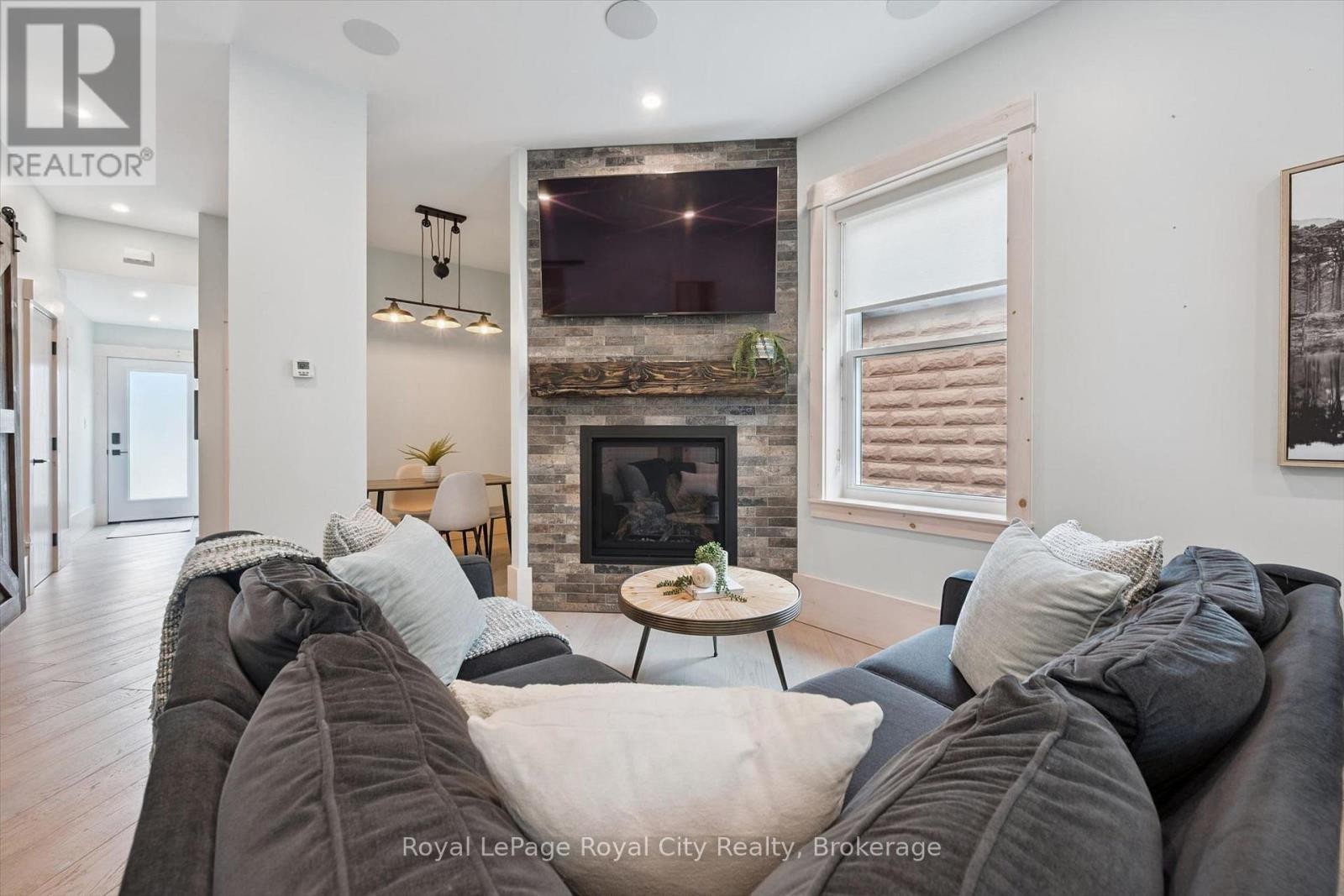 












183 ELIZABETH STREET

,
Guelph (St. Patrick's Ward),




Ontario
N1E2X5

