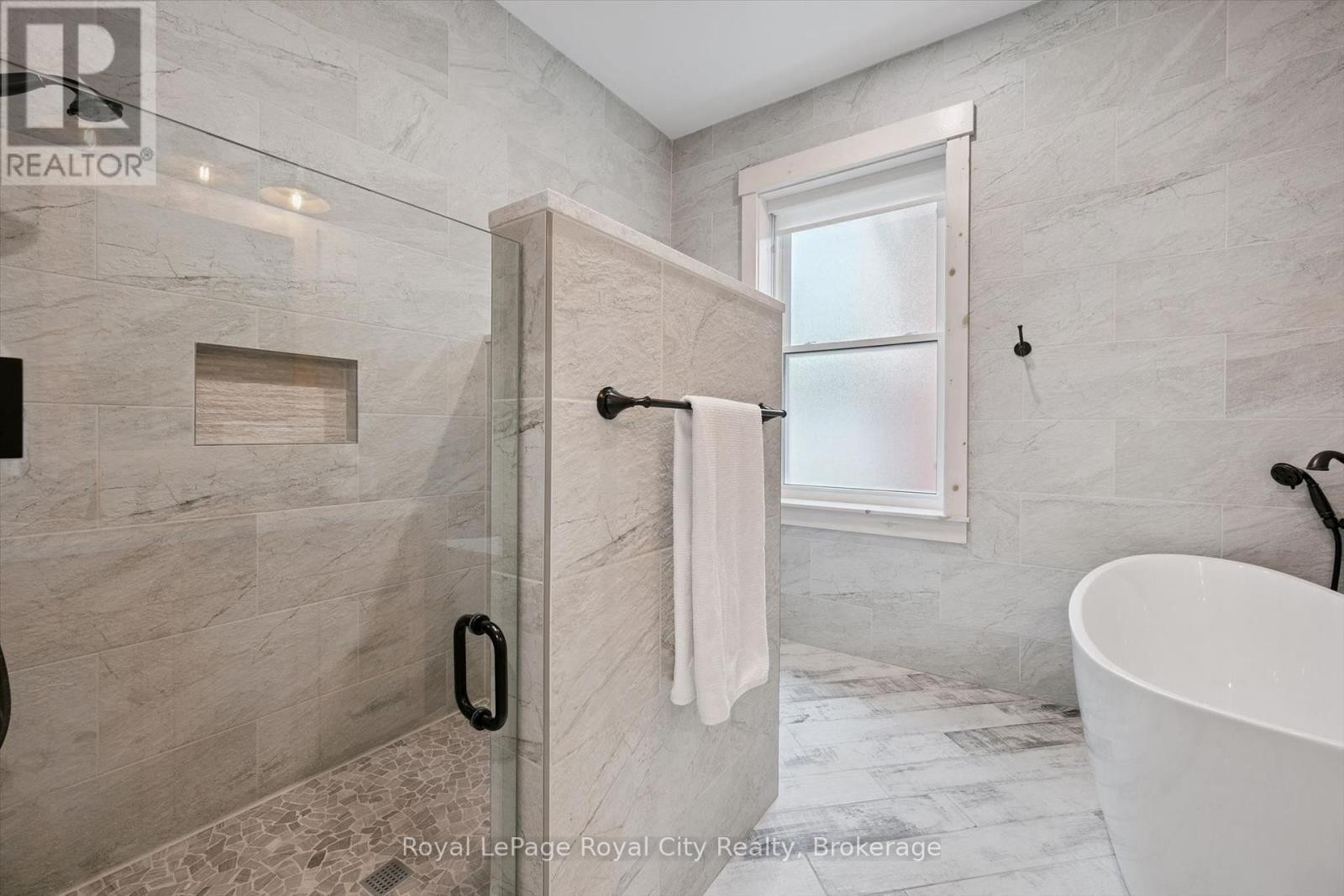 












183 ELIZABETH STREET

,
Guelph (St. Patrick's Ward),




Ontario
N1E2X5

