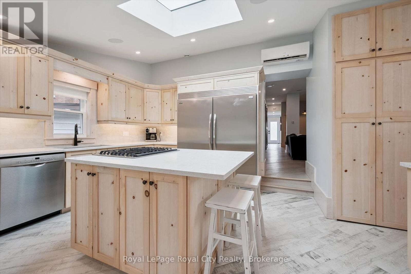 












183 ELIZABETH STREET

,
Guelph (St. Patrick's Ward),




Ontario
N1E2X5

