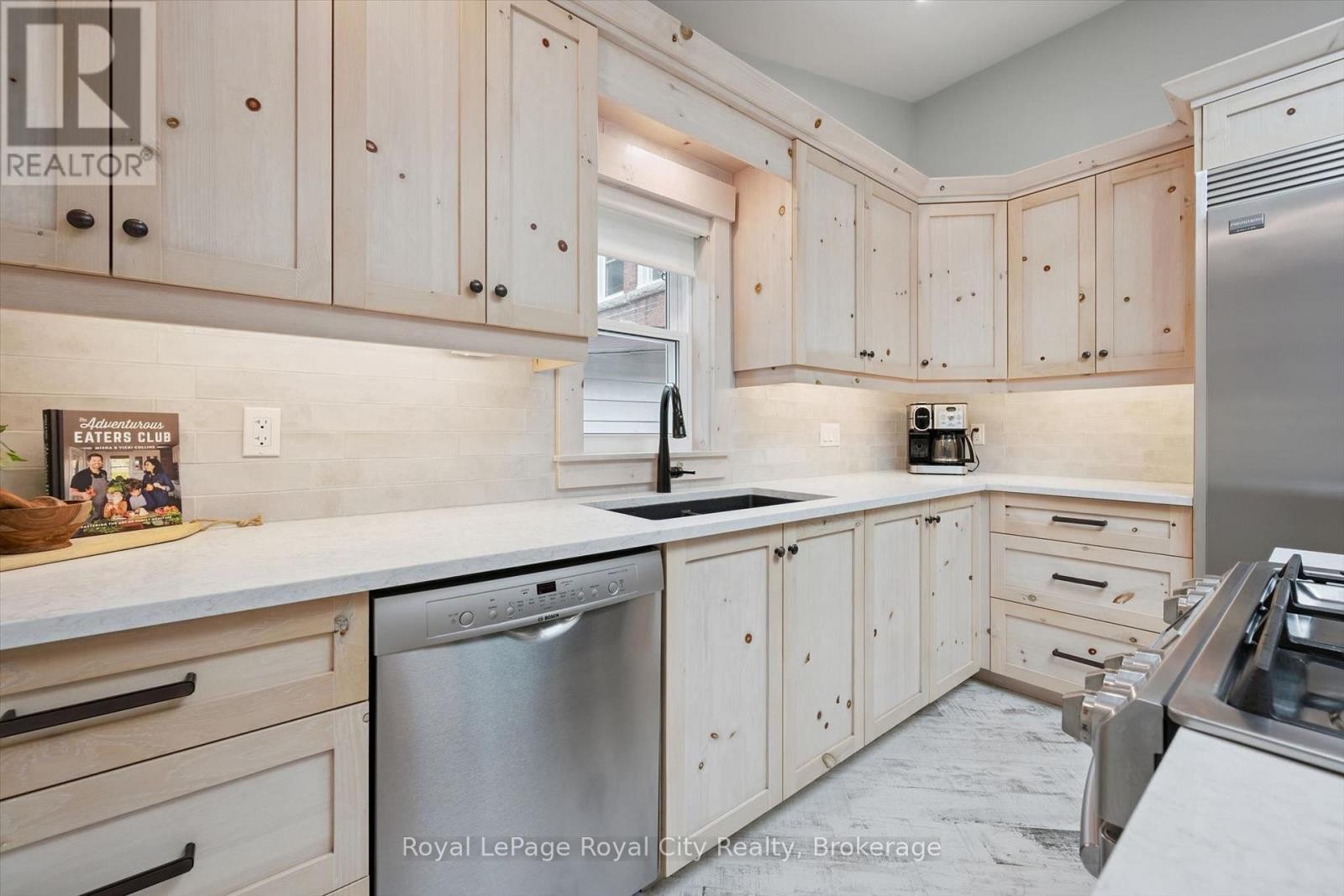 












183 ELIZABETH STREET

,
Guelph (St. Patrick's Ward),




Ontario
N1E2X5

